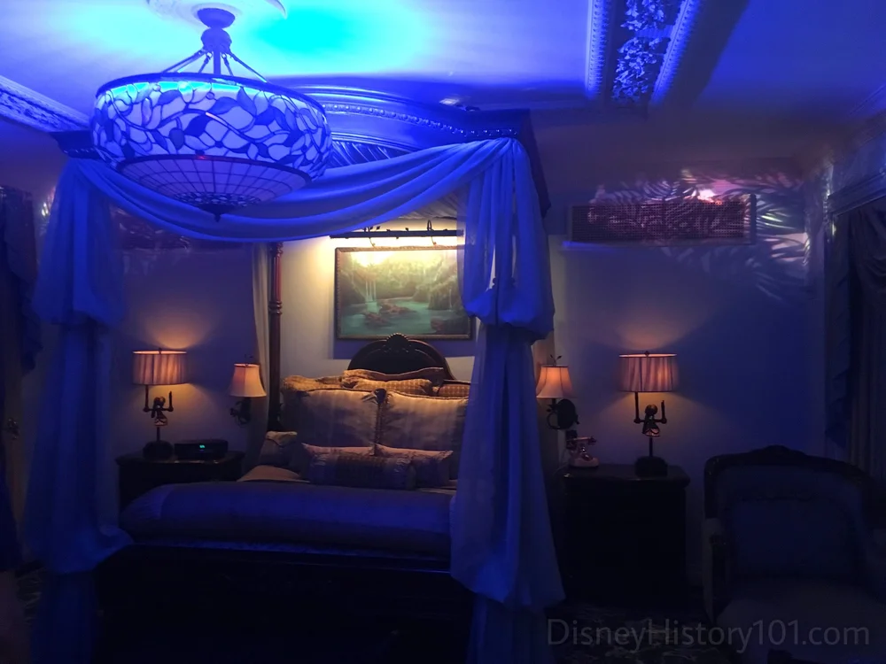 The Green Room's "Kiss Goodnight" effect.