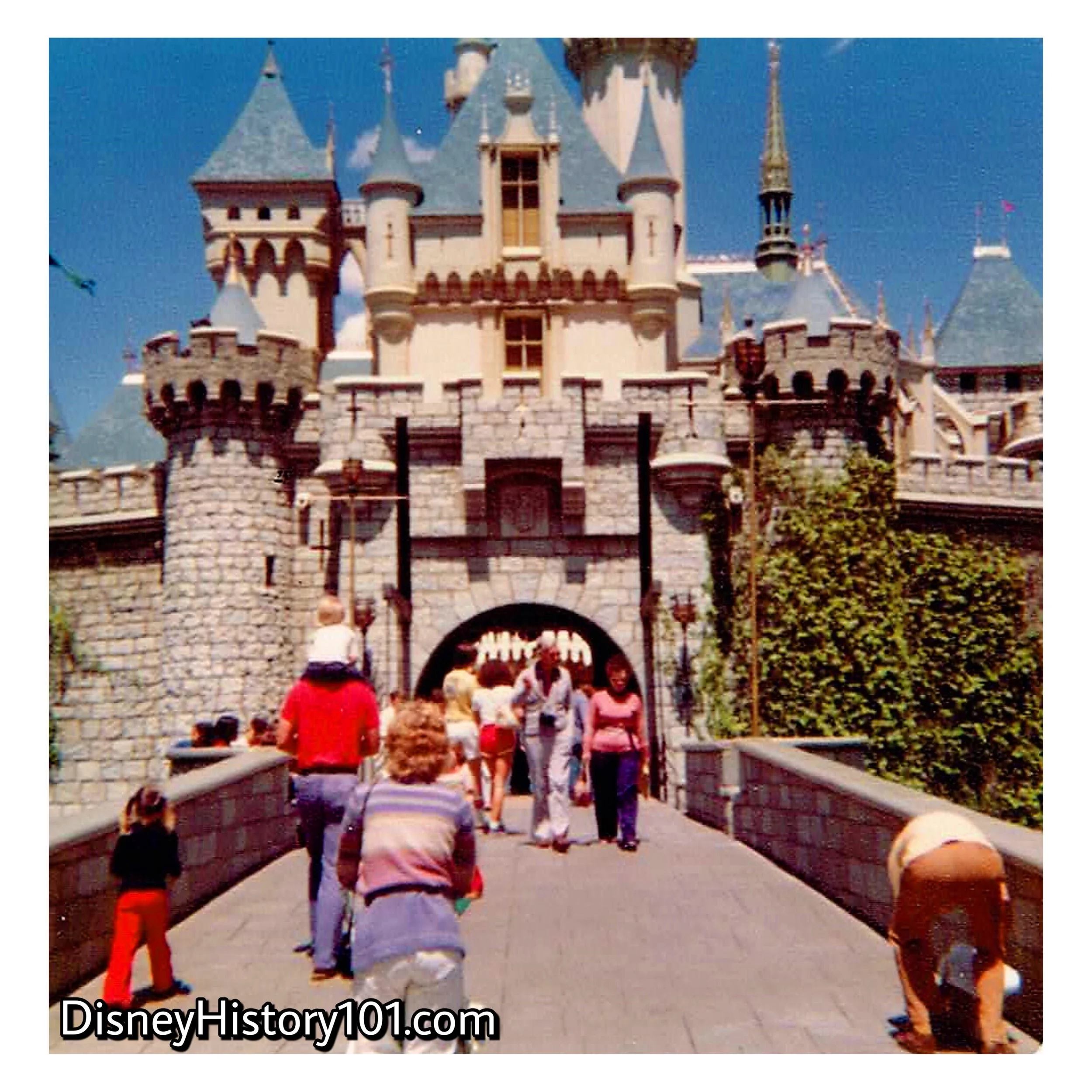 Sleeping Beauty Castle sans banners, (1978)