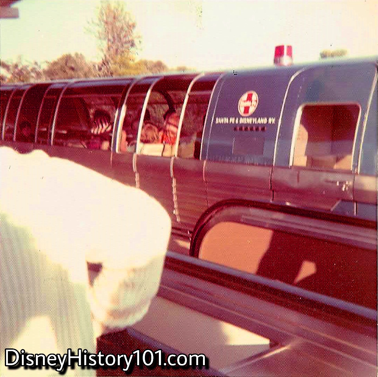 REENTERING THE PARK AND TOMORROWLAND SEGMENT - Monorail Mark III Blue