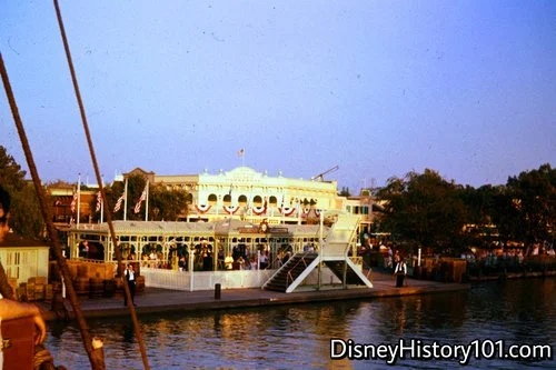  Along the banks of the Rivers of America…in the heart of Frontierland…sits  Slue Foot Sue’s Golden Horseshoe ! &nbsp;Let’s take a closer look! 