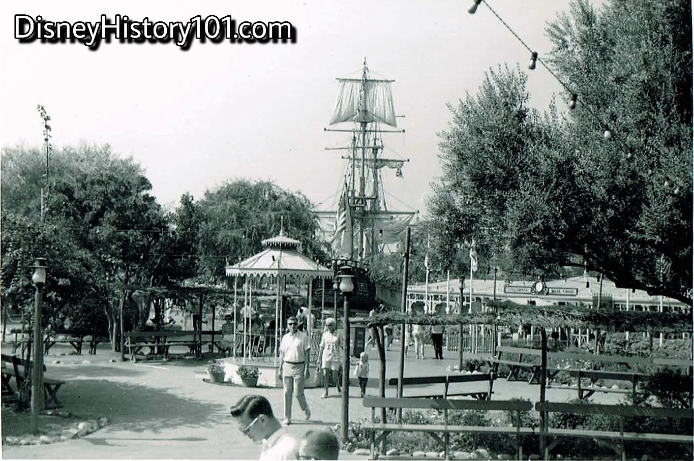 El Zocalo Park, (November, 1963)