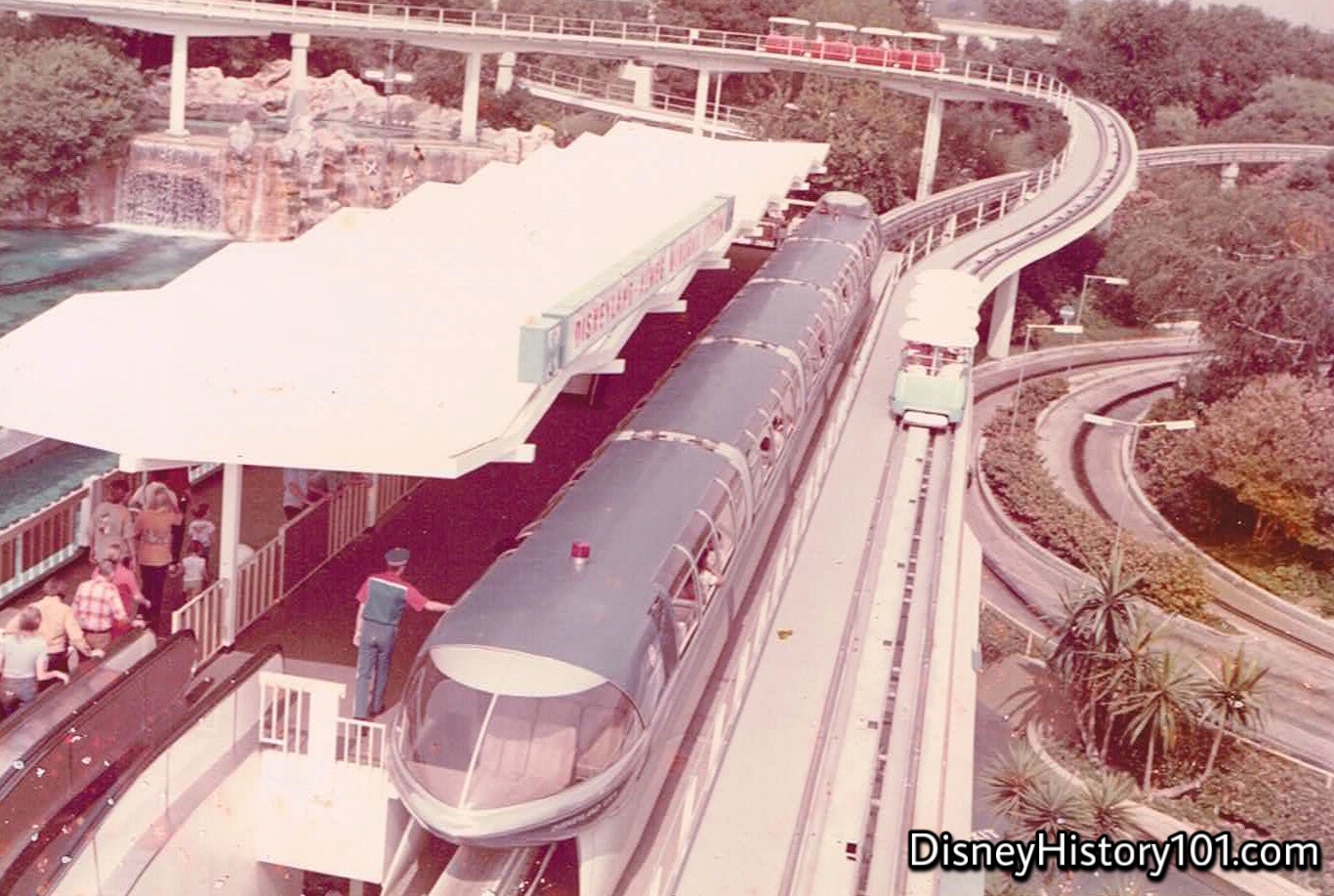 REENTERING THE PARK AND TOMORROWLAND SEGMENT - Monorail Mark III Blue