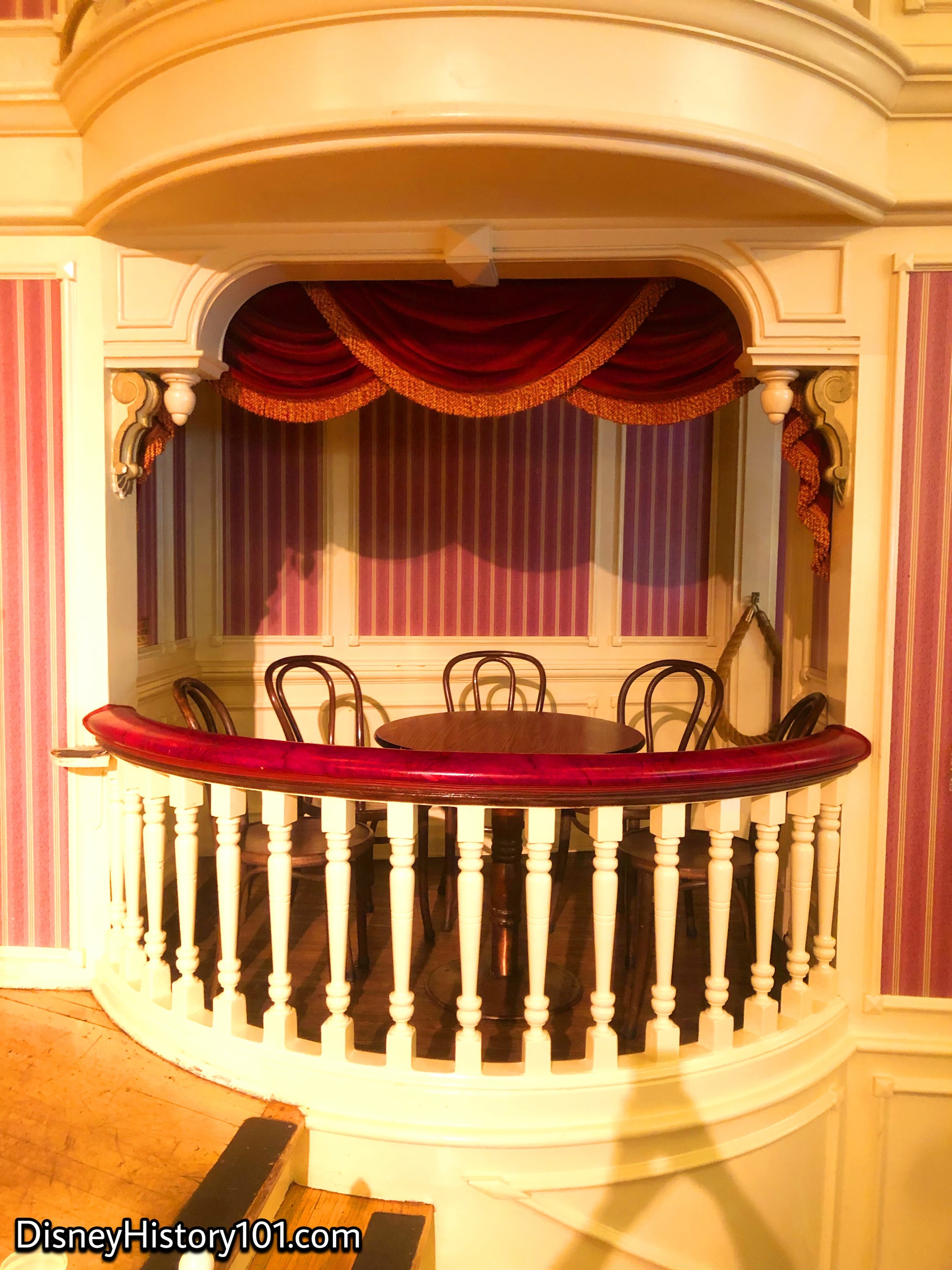 “Golden Horseshoe Private Boxes”