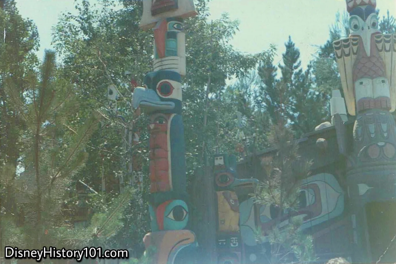 PACIFIC NORTHWEST WOOD PLANK HOUSE