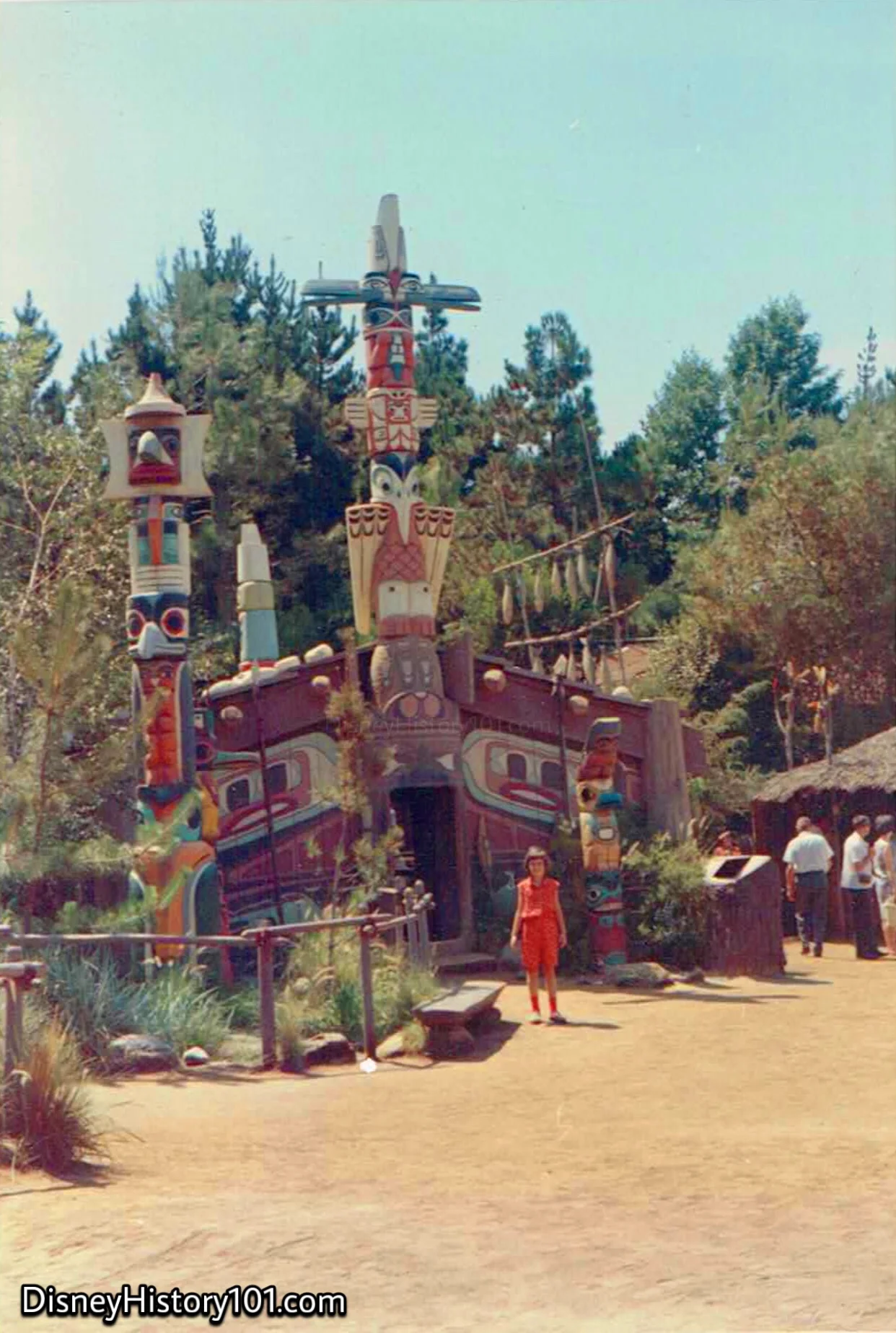 PACIFIC NORTHWEST WOOD PLANK HOUSE