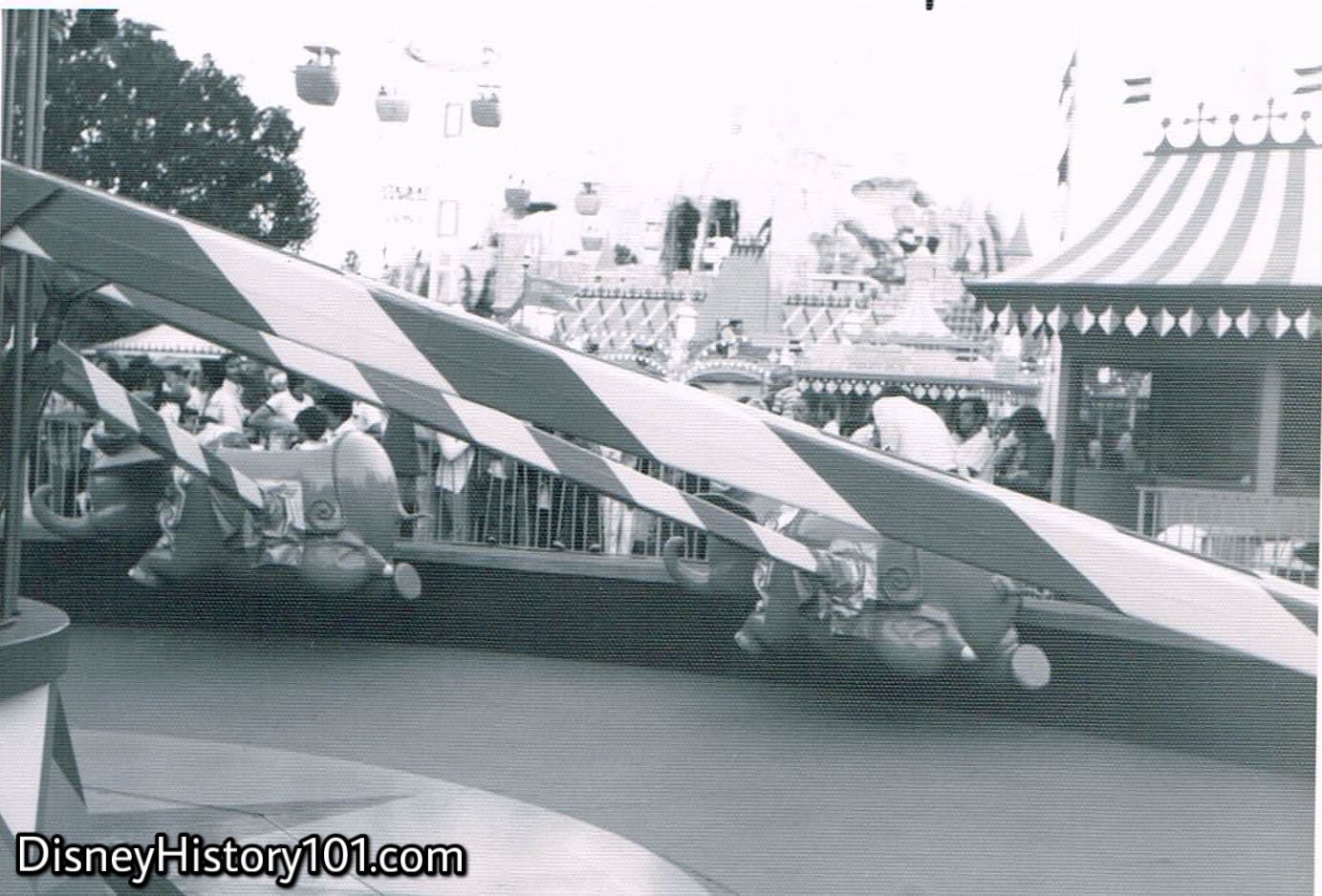 Dumbo Flying Elephants, (1975)