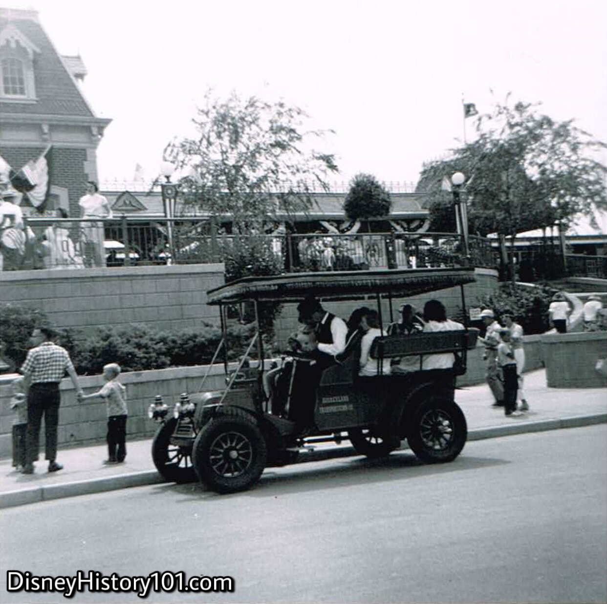 DMC HORSELESS CARRIAGE - RED, (c. September, 1958)