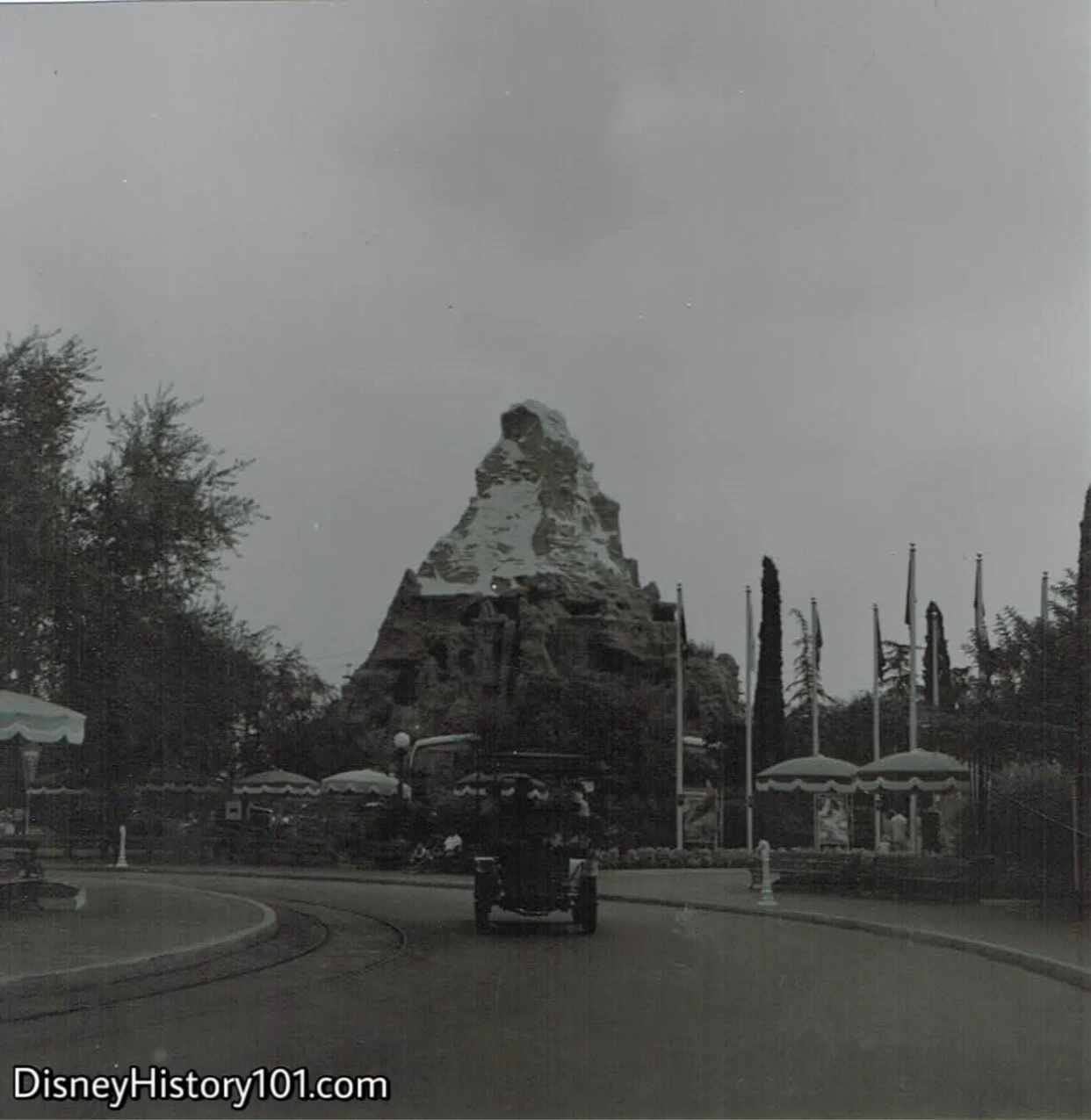 HORSELESS CARRIAGE - RED