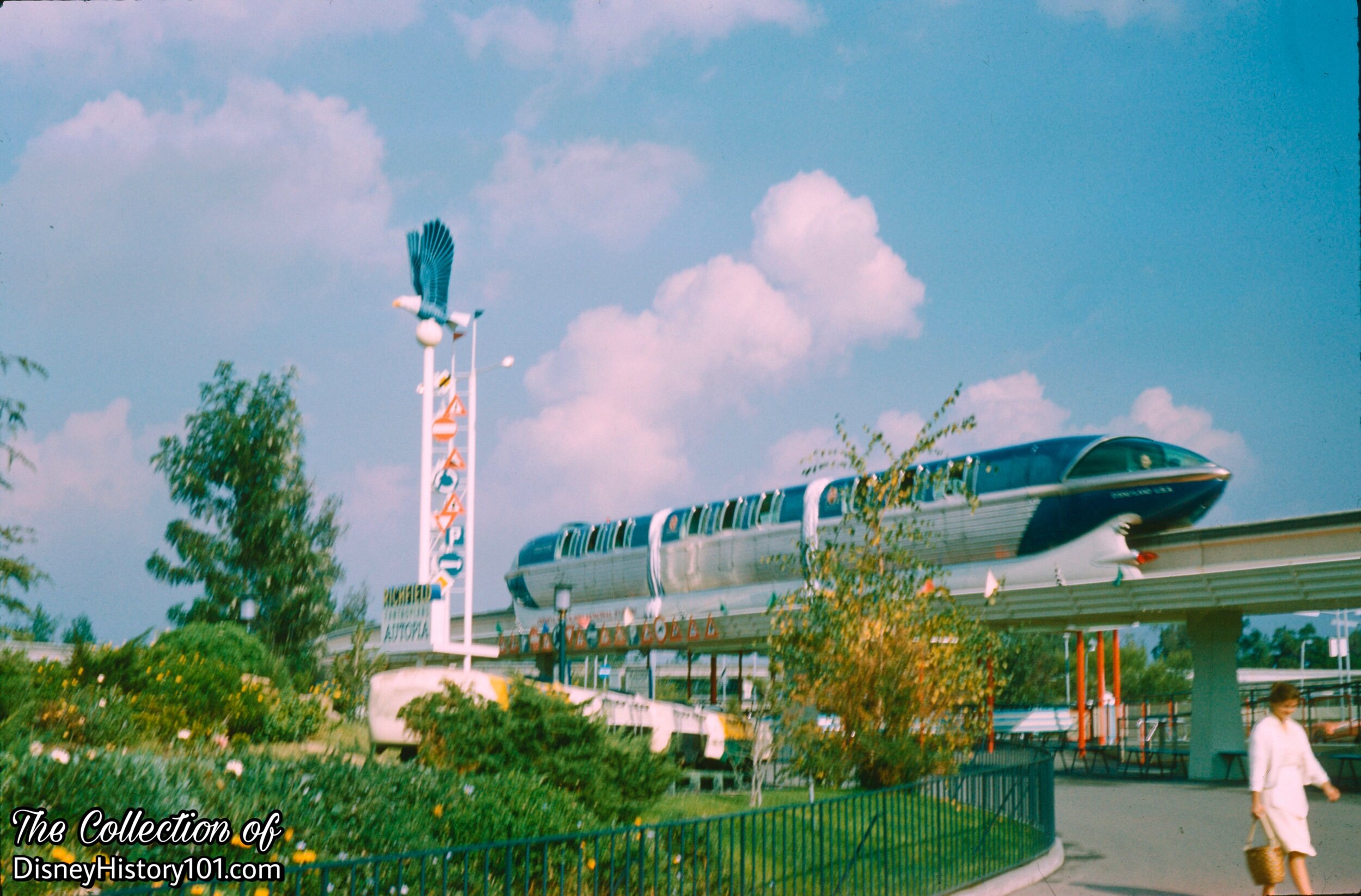 The Santa Fe & Disneyland - ALWEG Monorail Mark I Blue at Tomorrowland Station, (December 2, 1960)
