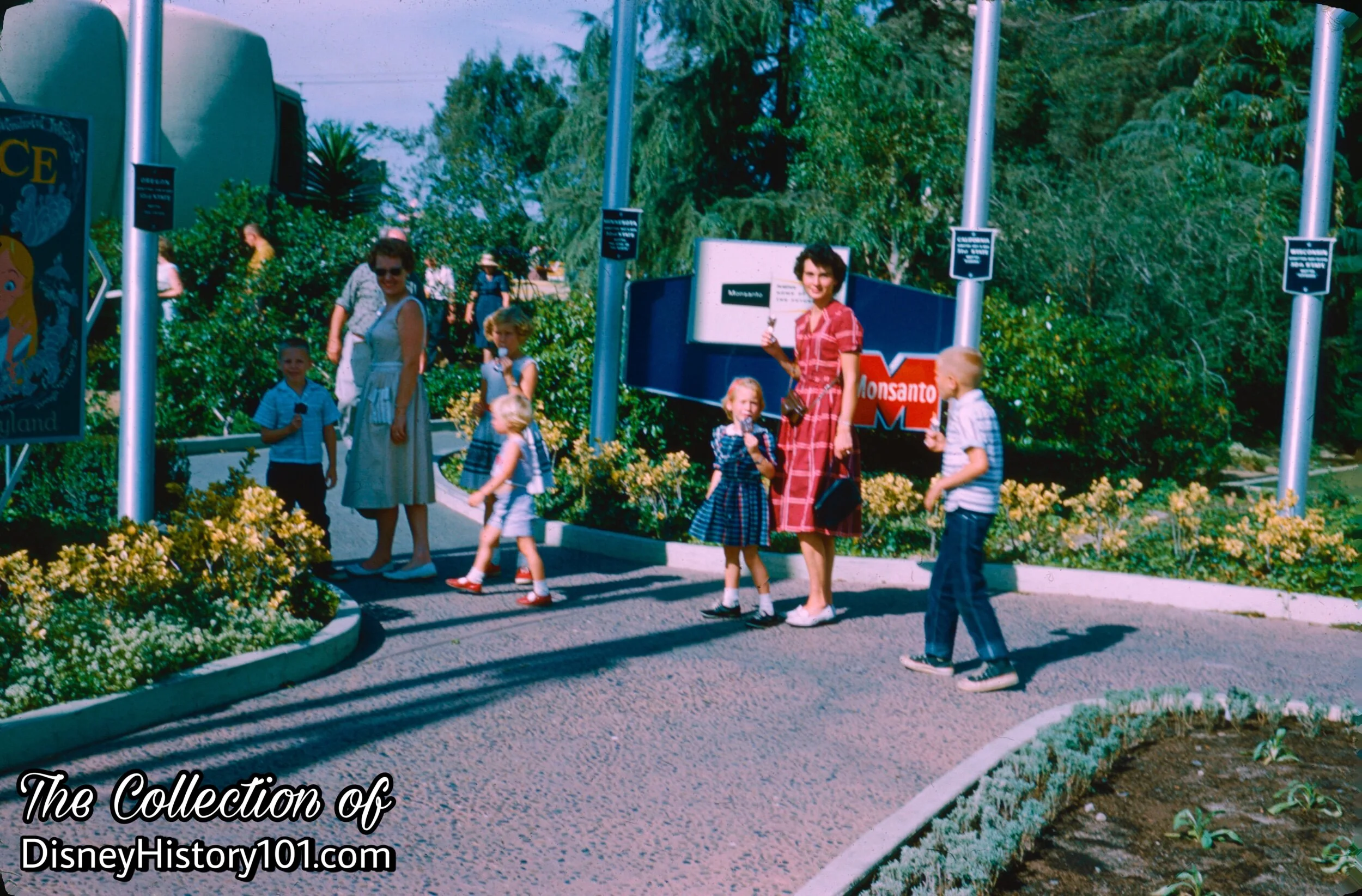 Monsanto’s Plastics House of the Future Entryway, (October, 1960)
