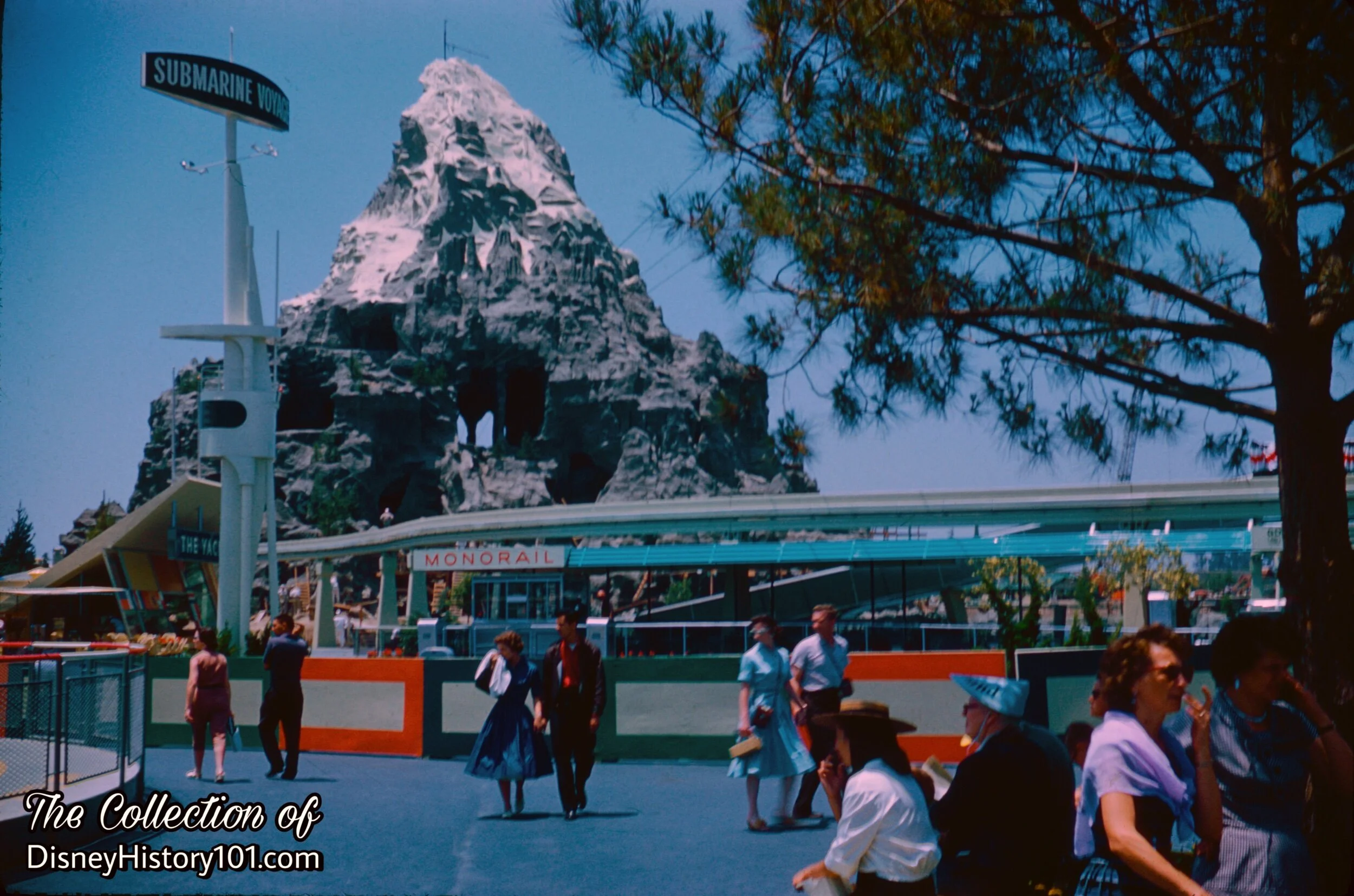   Matterhorn ,  Skyway ,  Monorail , and (most importantly)  Submarine Lagoon  construction is nearing its end in this Vintage View from 1959. Just take a look at those crowd-control barriers and red, white, and blue bunting around the  Tomorrowland 