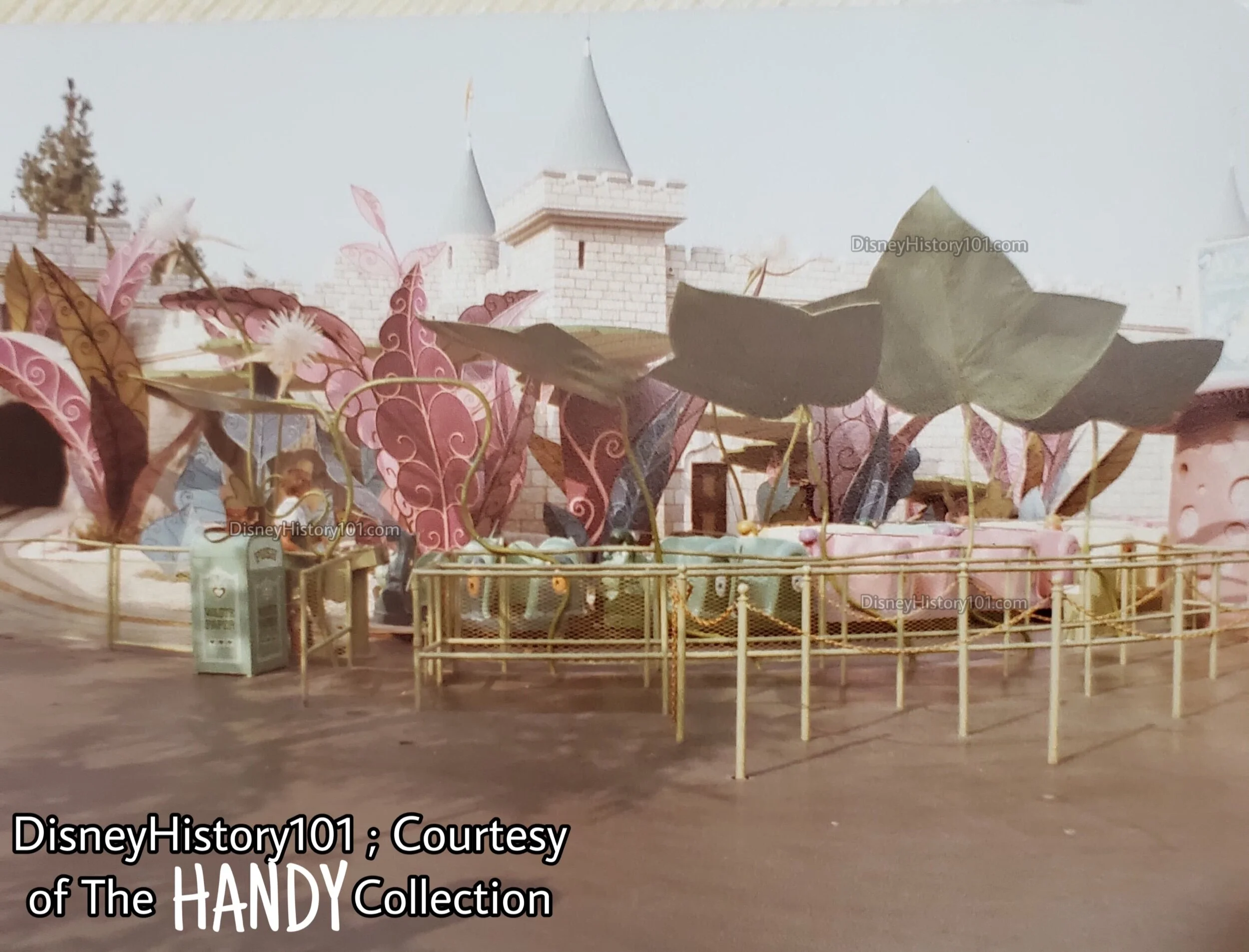 ALICE IN WONDERLAND and Guest Control queue area.