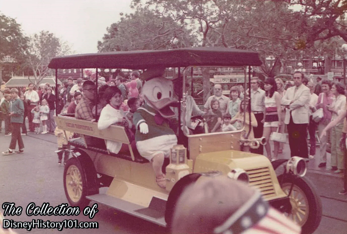 HORSELESS CARRIAGE - YELLOW