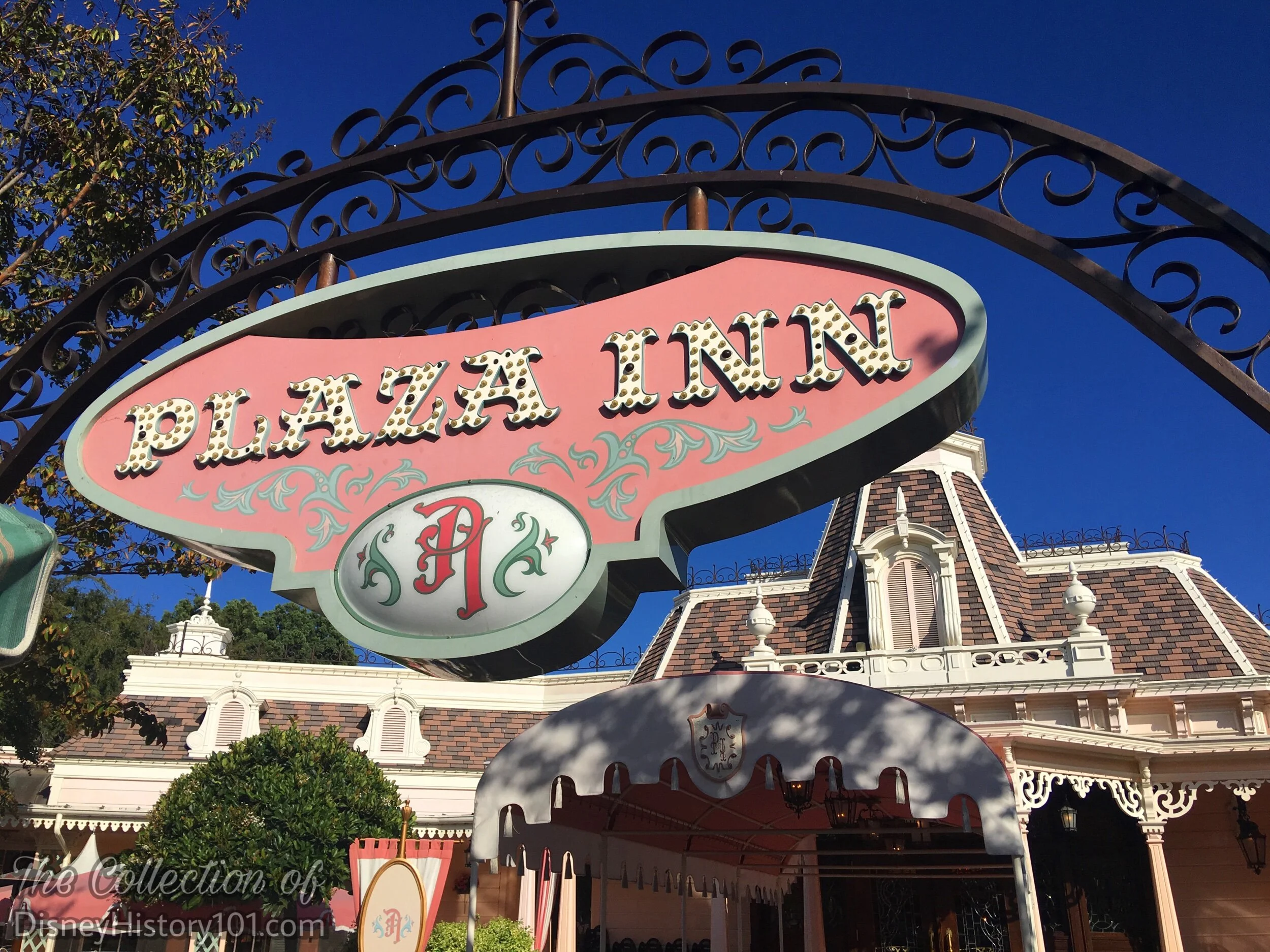 THE PLAZA INN (Entryway Arch), (2019)