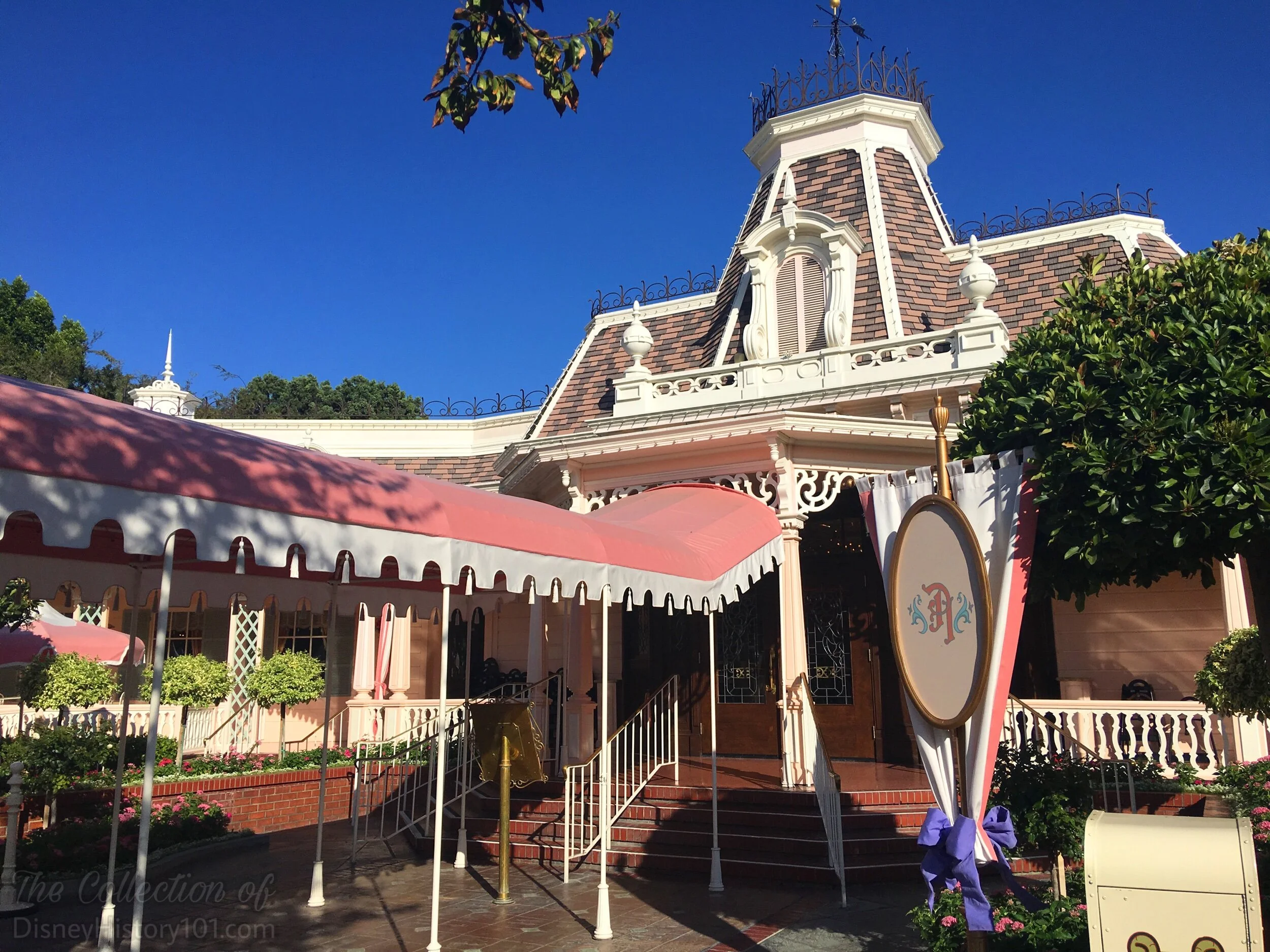 The Plaza Inn Entryway