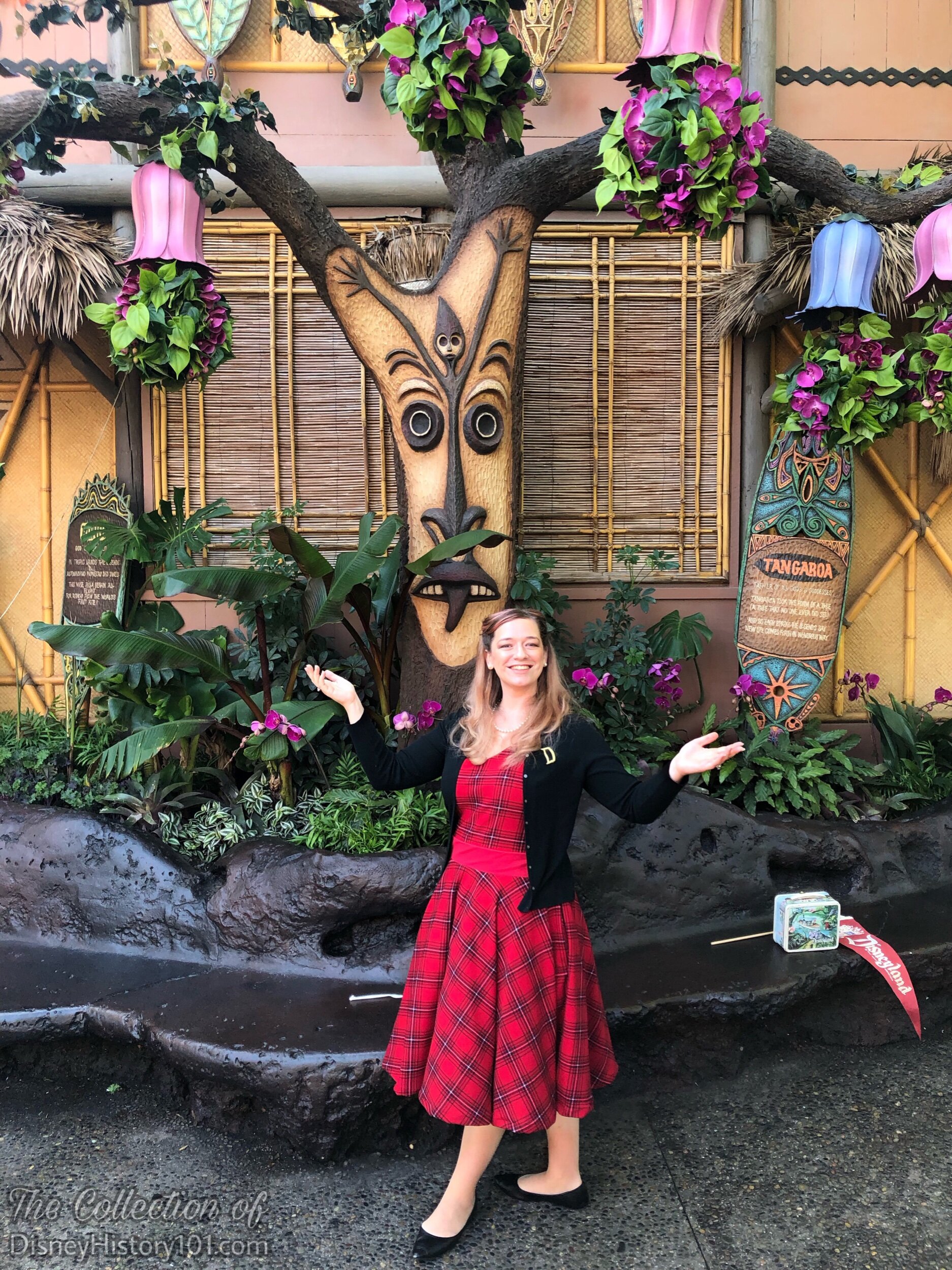 Walt Disney’s Enchanted Tiki Room Lanai & Tangaroa