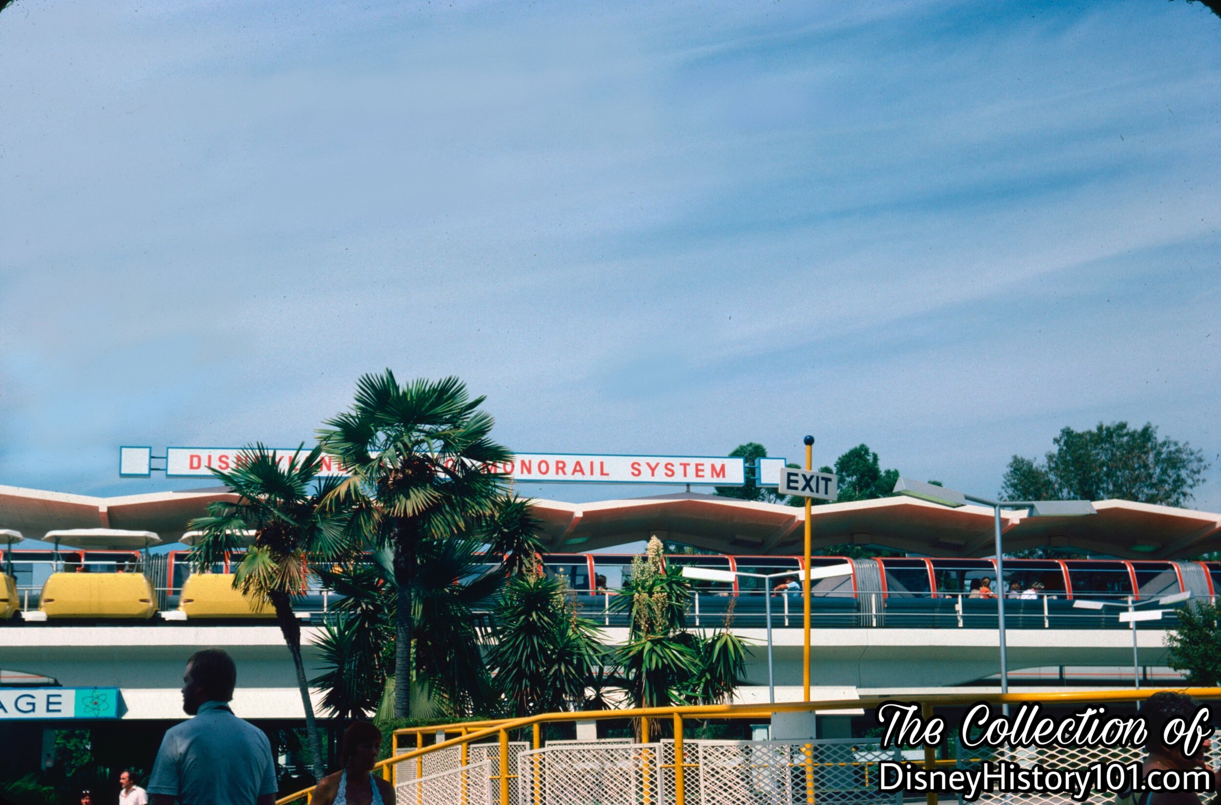 REENTERING THE PARK AND TOMORROWLAND SEGMENT - Monorail Mark III, (1979)