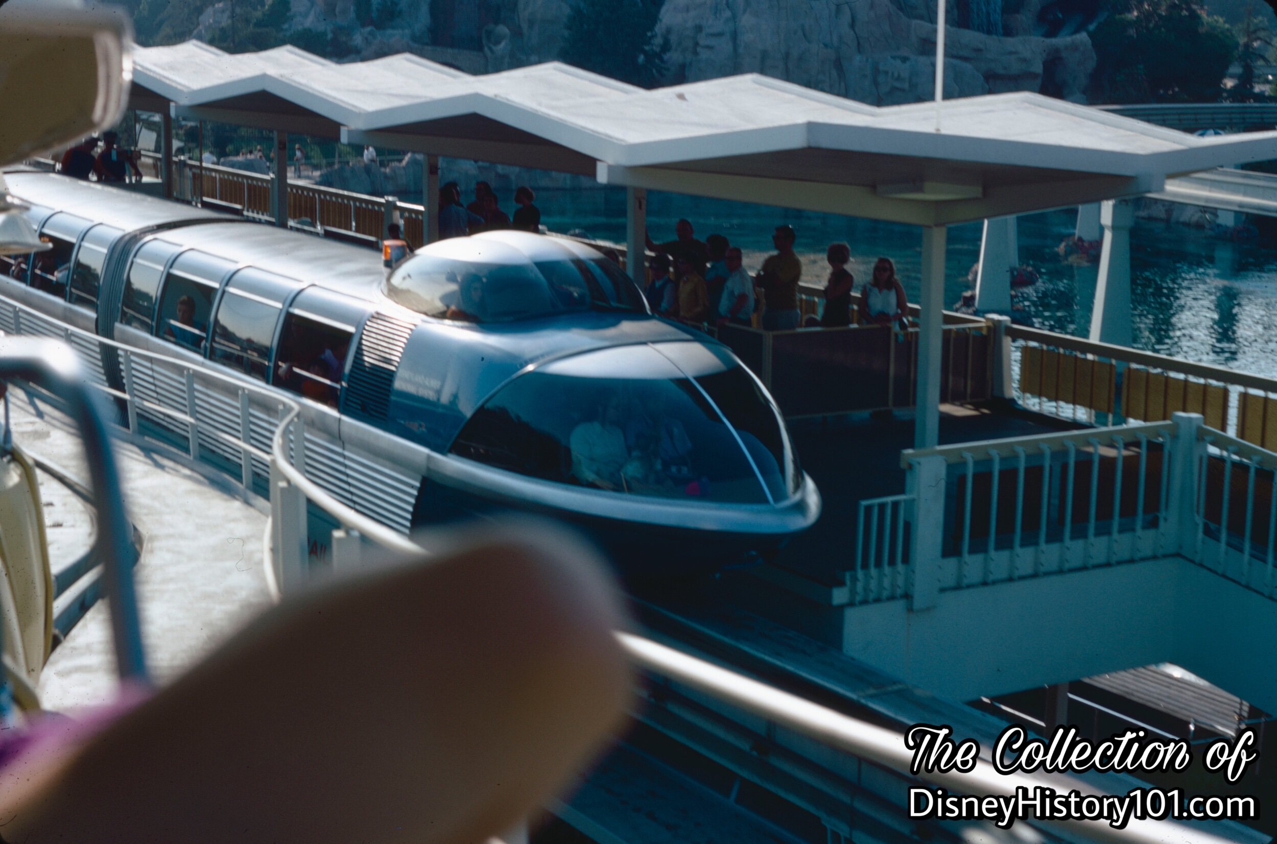 REENTERING THE PARK AND TOMORROWLAND SEGMENT - Monorail Mark