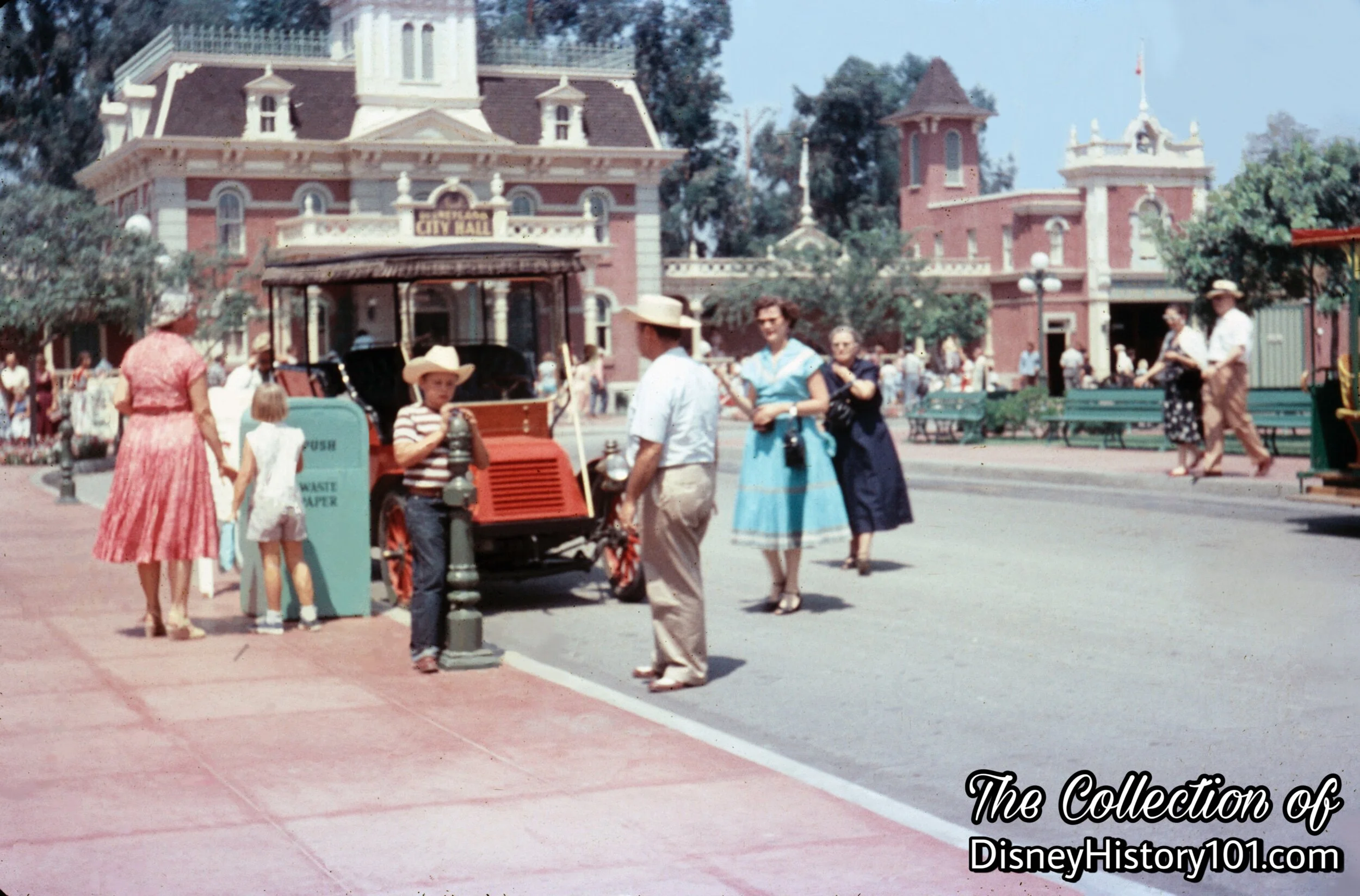 DMC HORSELESS CARRIAGE - RED, (1956)