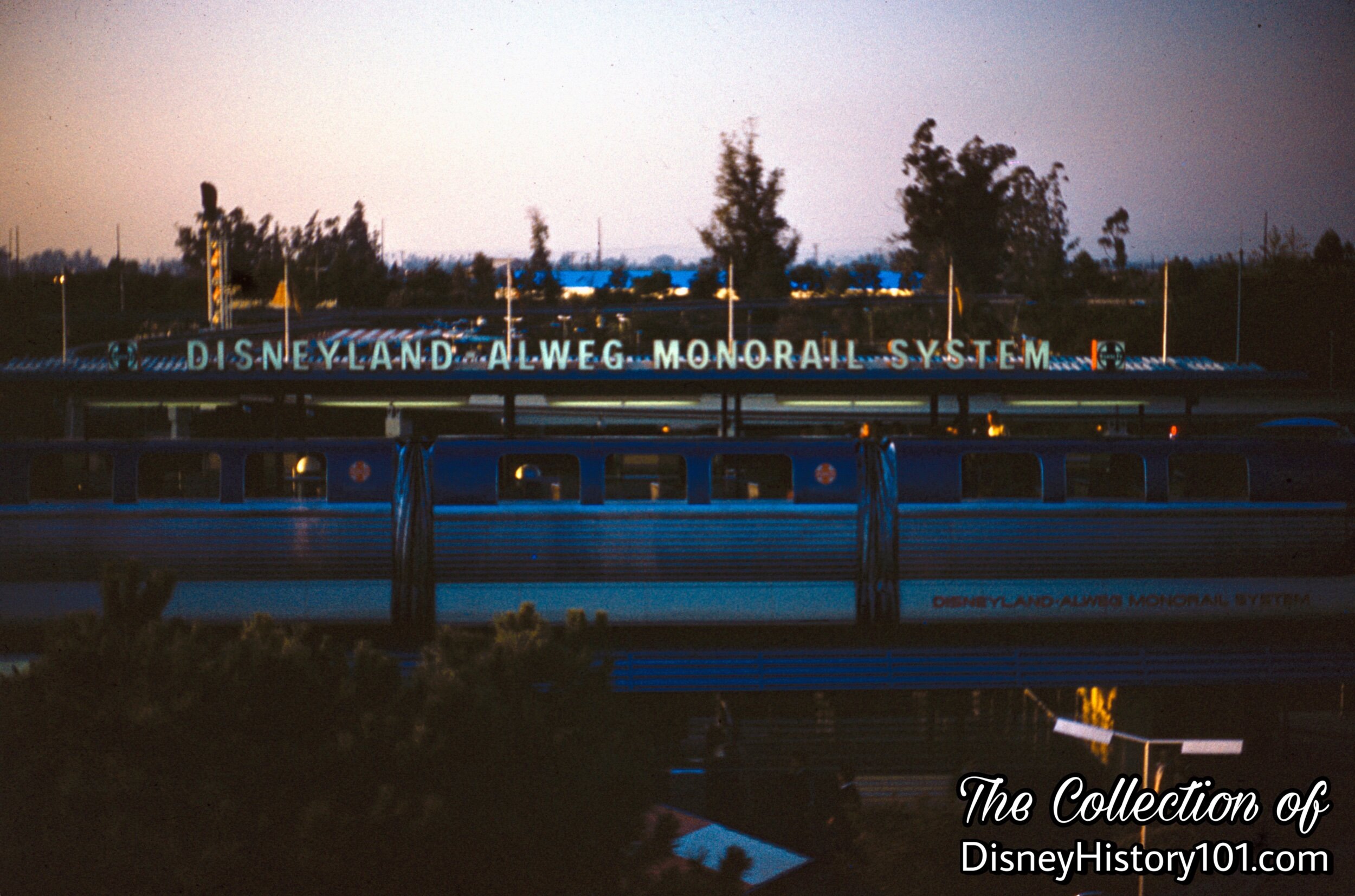 REENTERING THE PARK AND TOMORROWLAND SEGMENT - Monorail Mark II Blue