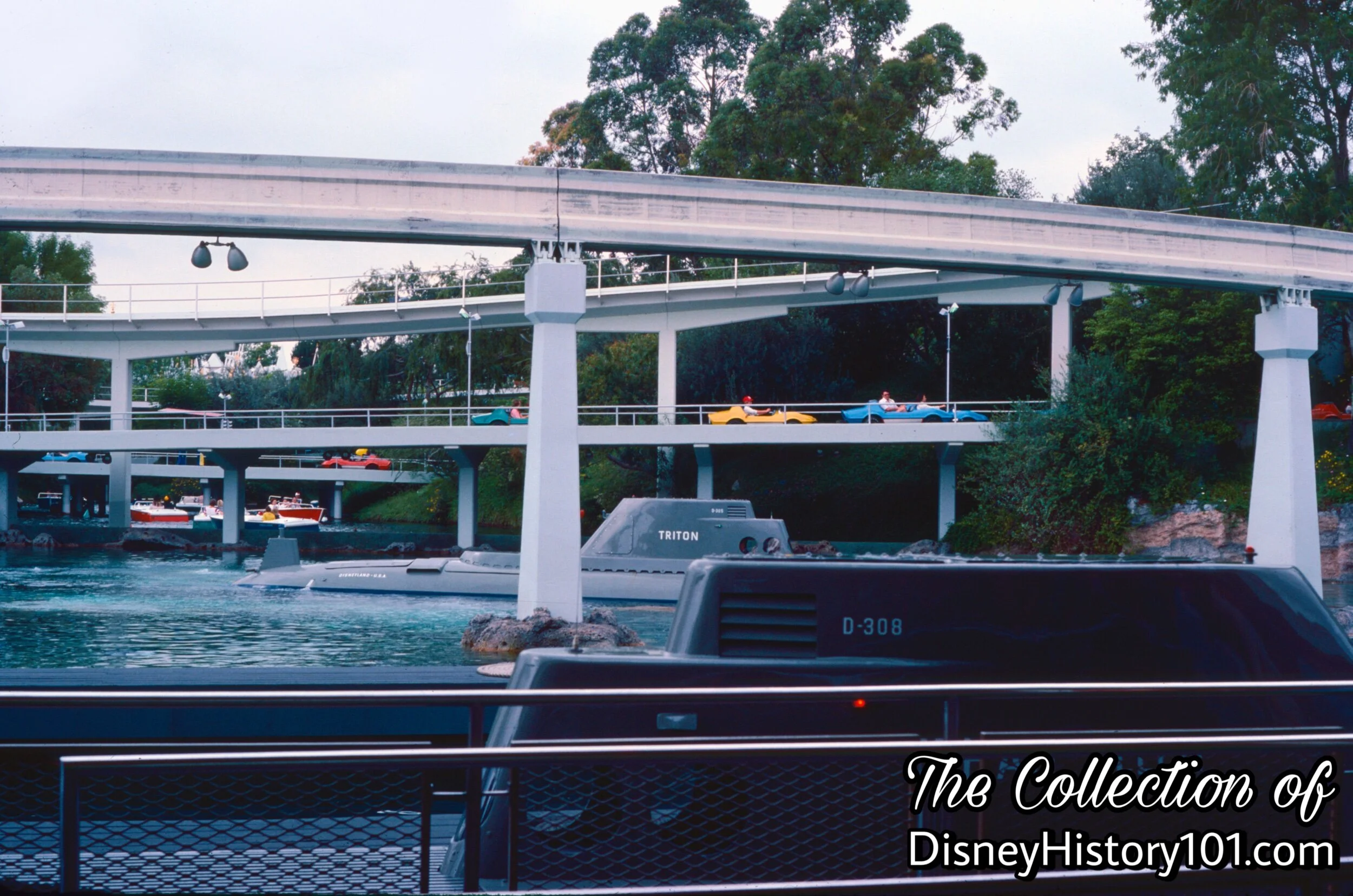 Motor Boat Cruise from Submarine Lagoon