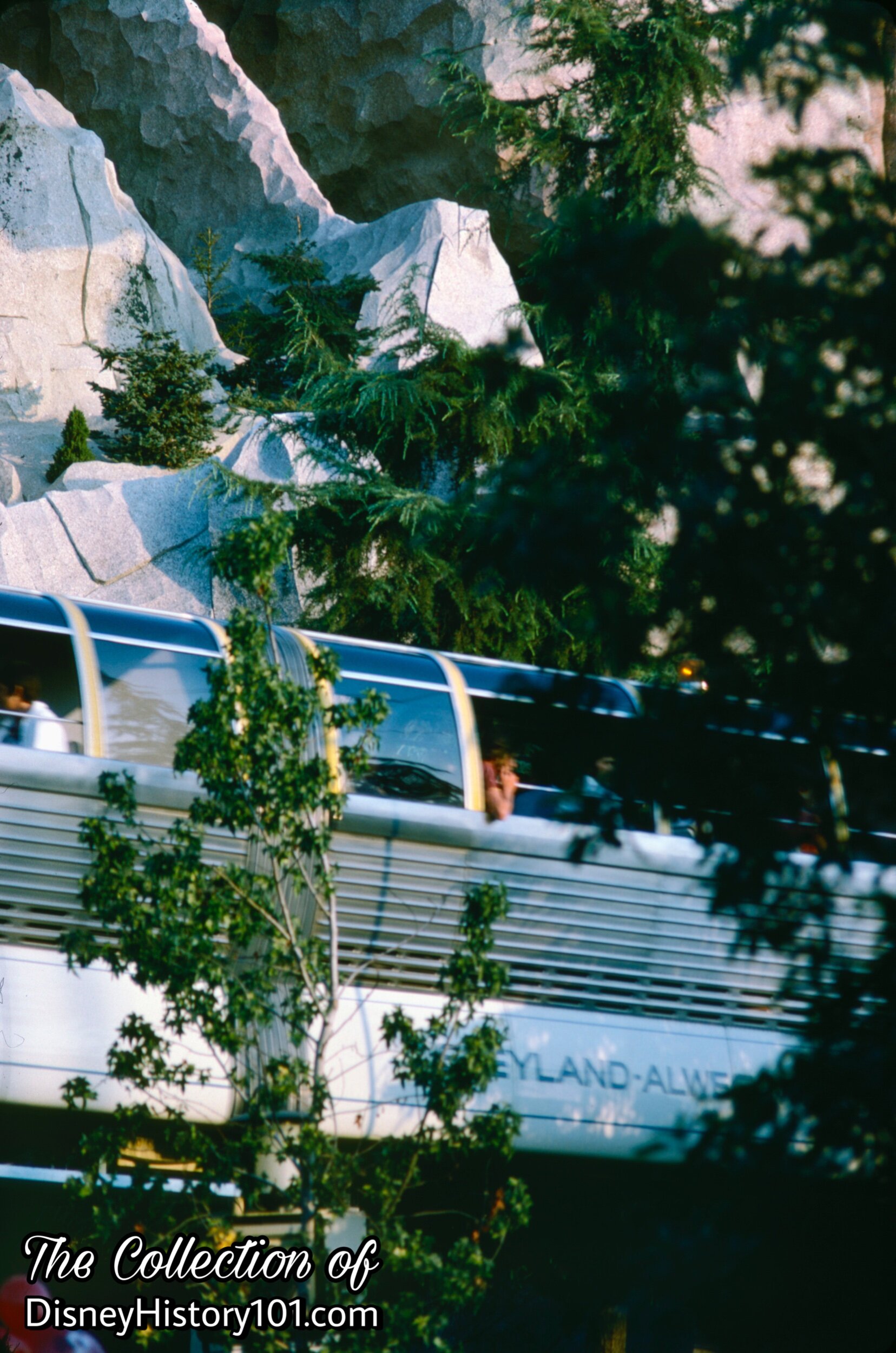 REENTERING THE PARK AND TOMORROWLAND SEGMENT - Monorail Mark III Yellow