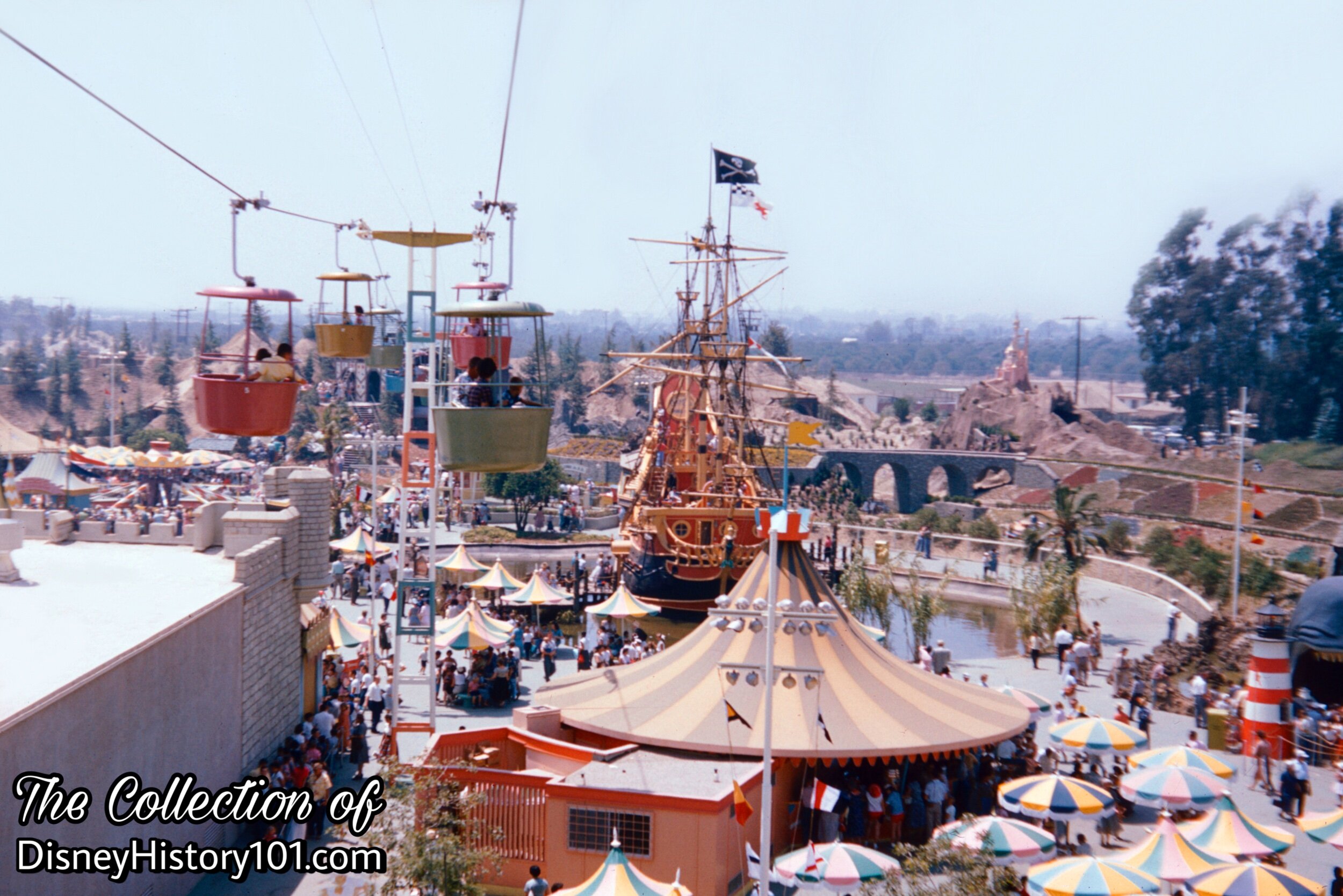 Fantasy Foods 2, Before the Construction of The "Alice In Wonderland" Show Building