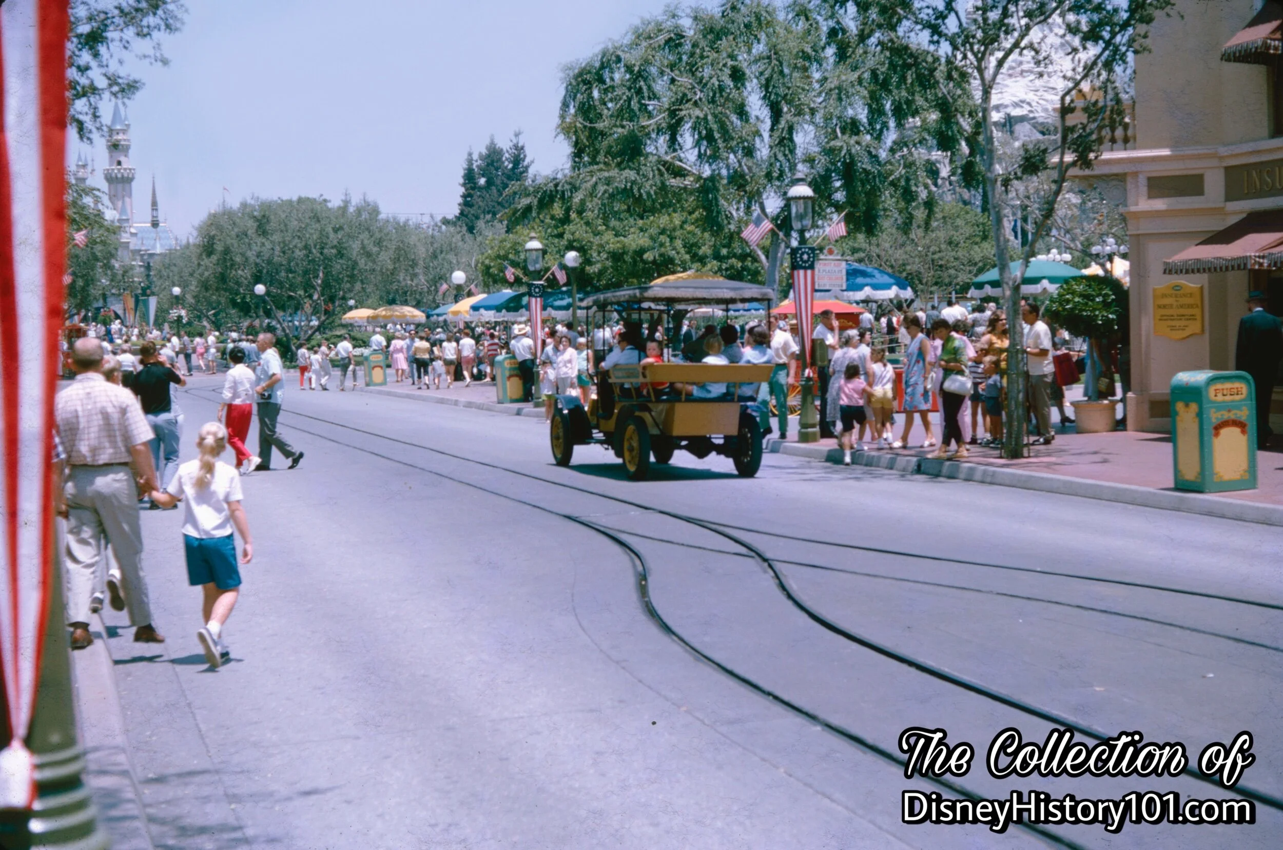 HORSELESS CARRIAGE - YELLOW