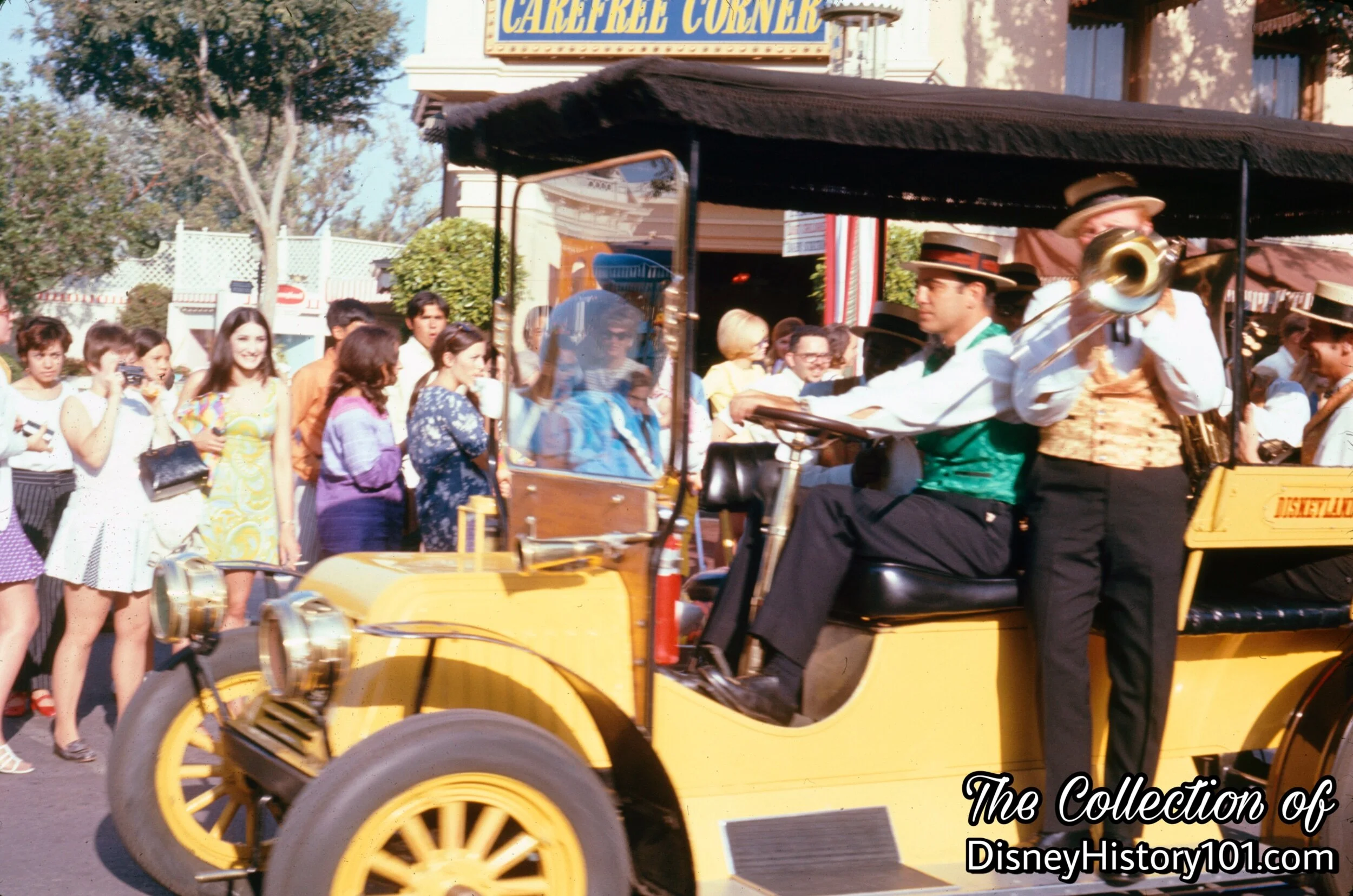 HORSELESS CARRIAGE - YELLOW