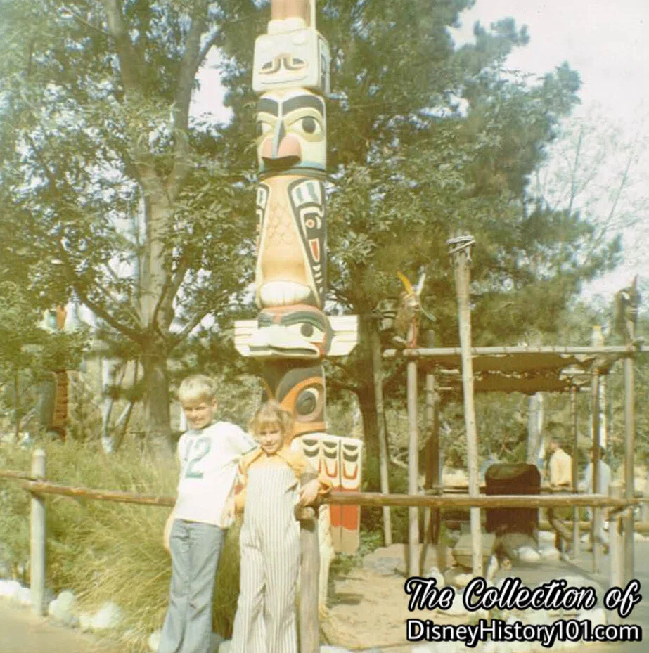PACIFIC NORTHWEST COAST TOTEM POLE