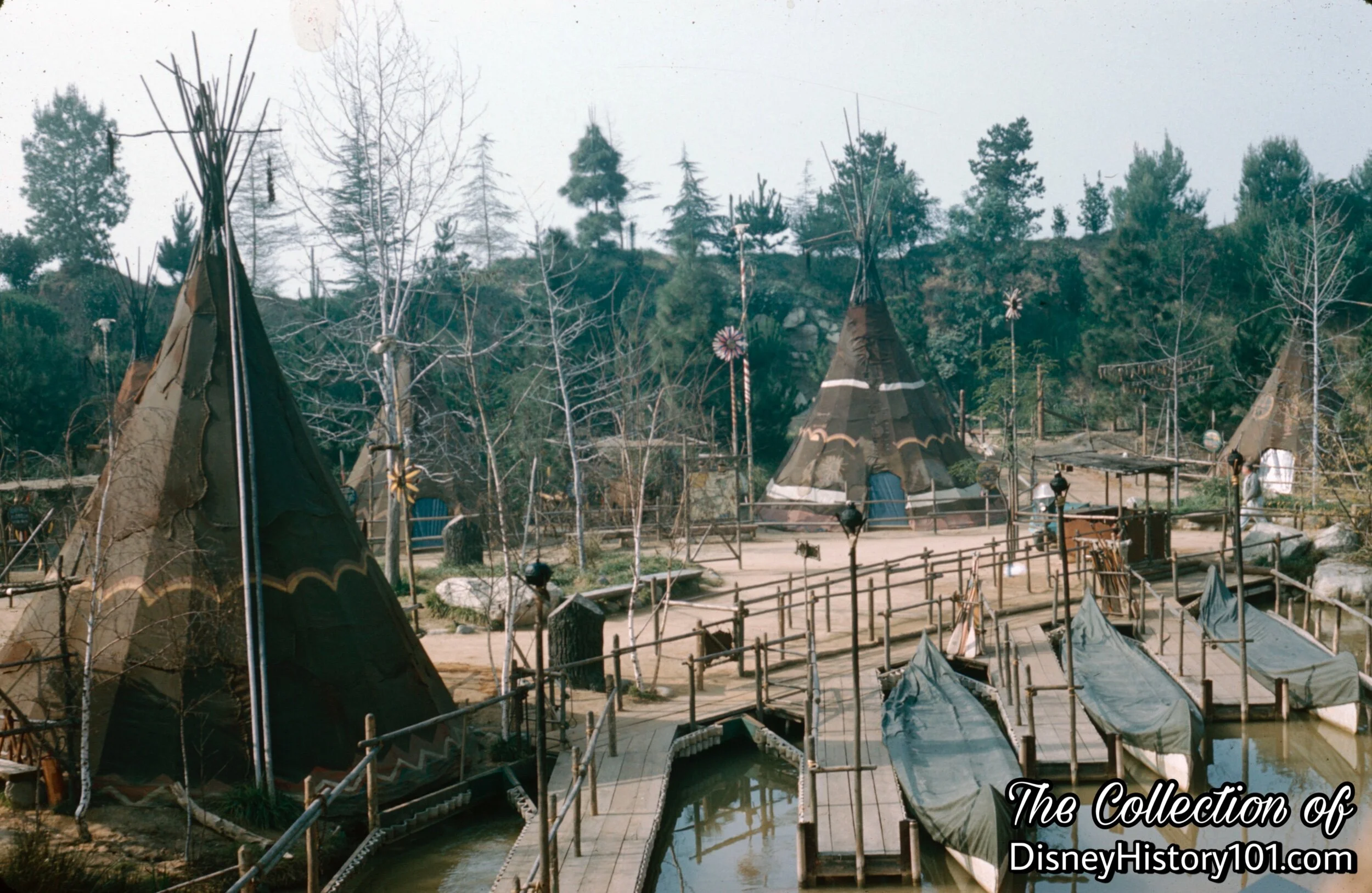 Indian War Canoe Docks, 1960s. Note where Guests wait in an orderly fashion (queue) to board.