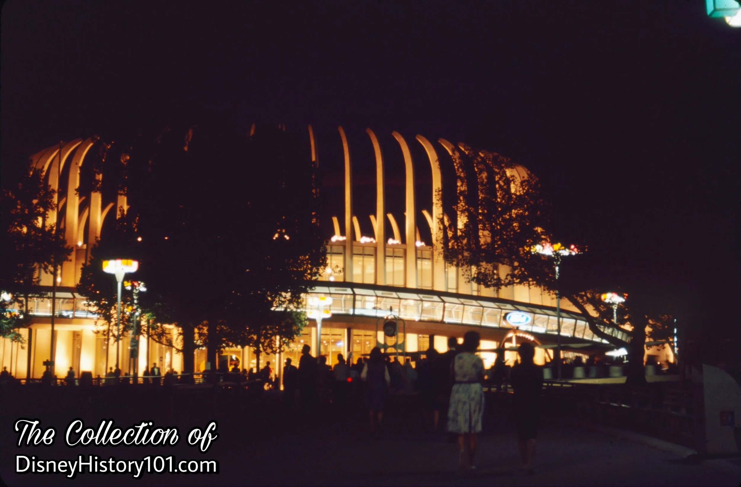 FORD Motors "Wonder Rotunda" Pavilion at Night