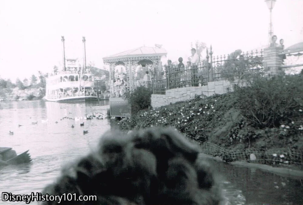  From the mouth of the canal (that connected the  Rivers of the World  to the  Rivers of America ), we can see the  Dixieland Band Stand  near the  Chicken Plantation House ! 