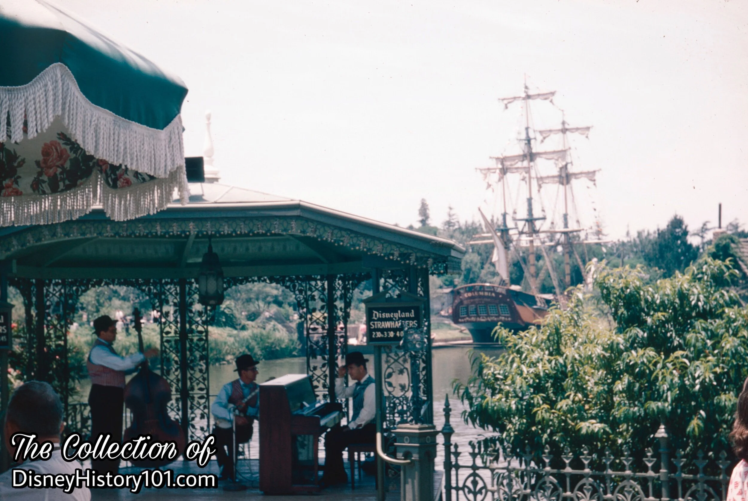  Frontierland originally had a New Orleans Area with a New Orleans motif that was of the period up to the Civil War. 