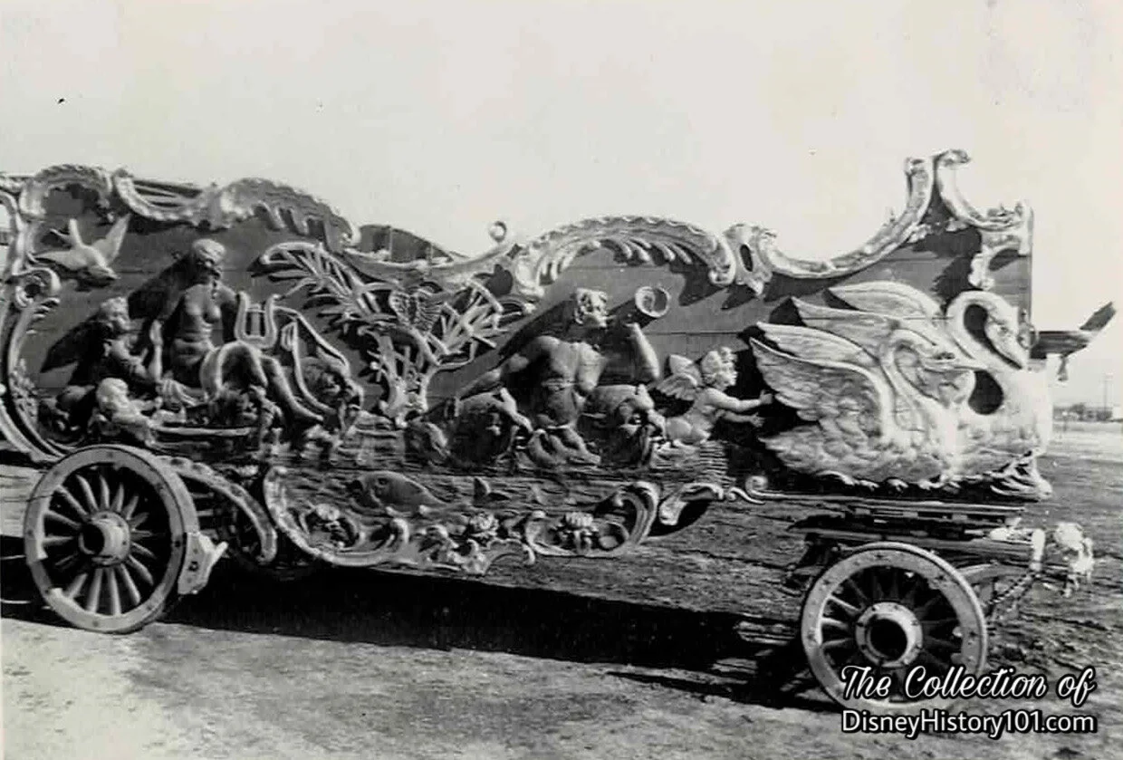 Above :  The "Swan Band Wagon" (of Moeller Bros. Wagon Shop) was used by the Ringling Bros. Circus, Christy Bros. Circus and the Cole Bros. Circus Presents the Ken Maynard Wild West Show