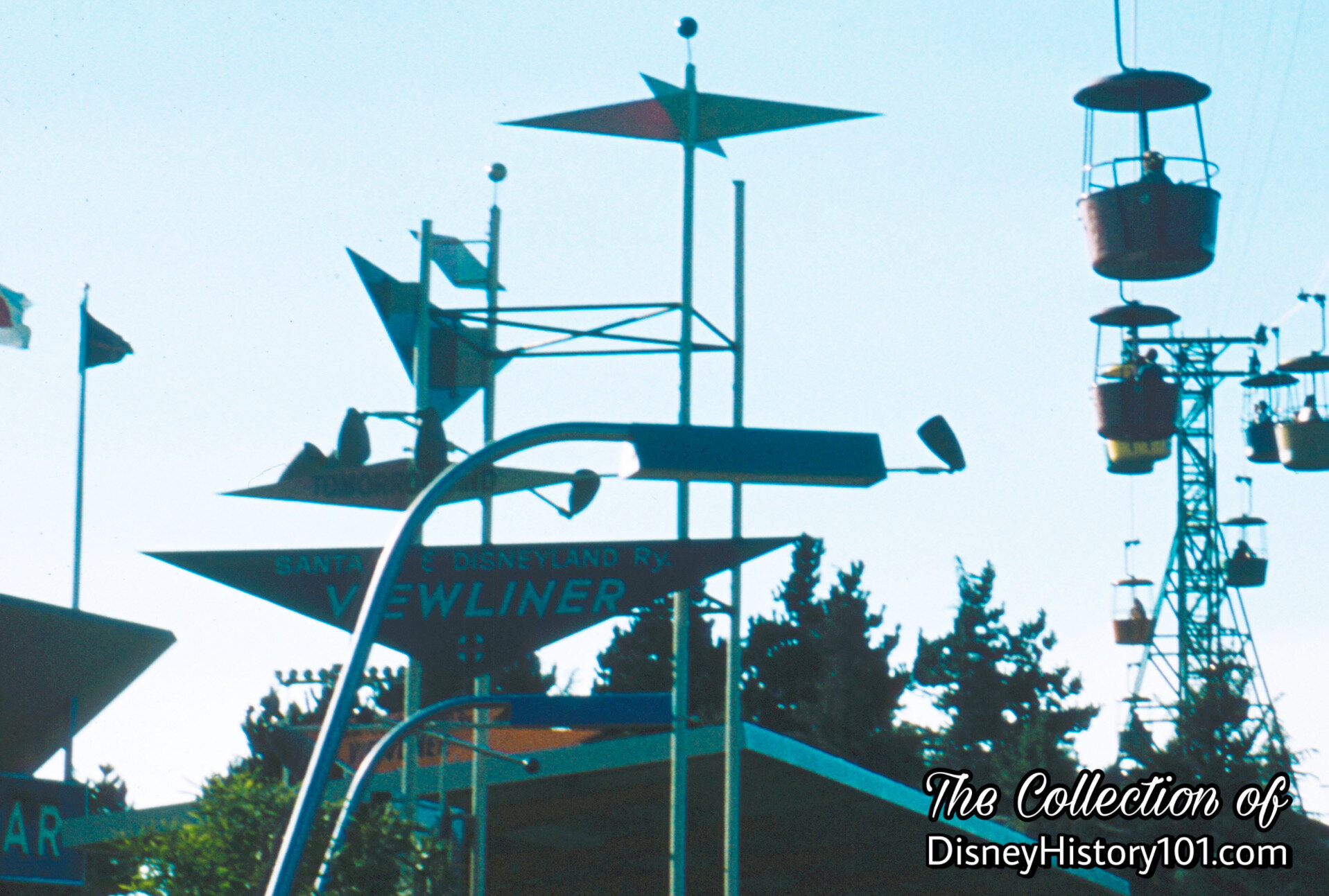 “Santa Fe & Disneyland Ry. Viewliner” Attraction Sign