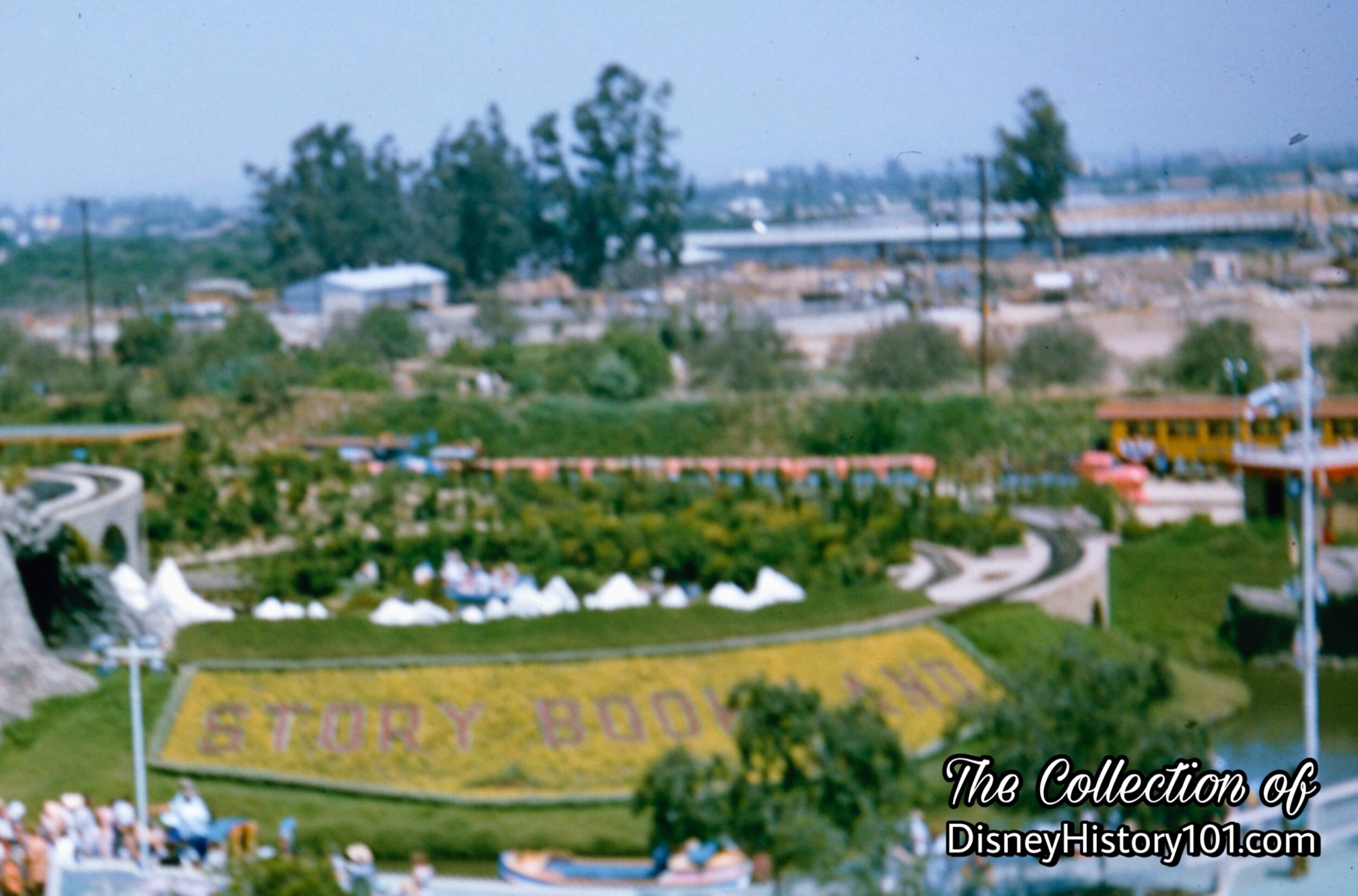 Viewliner Train of Tomorrow in Fantasyland