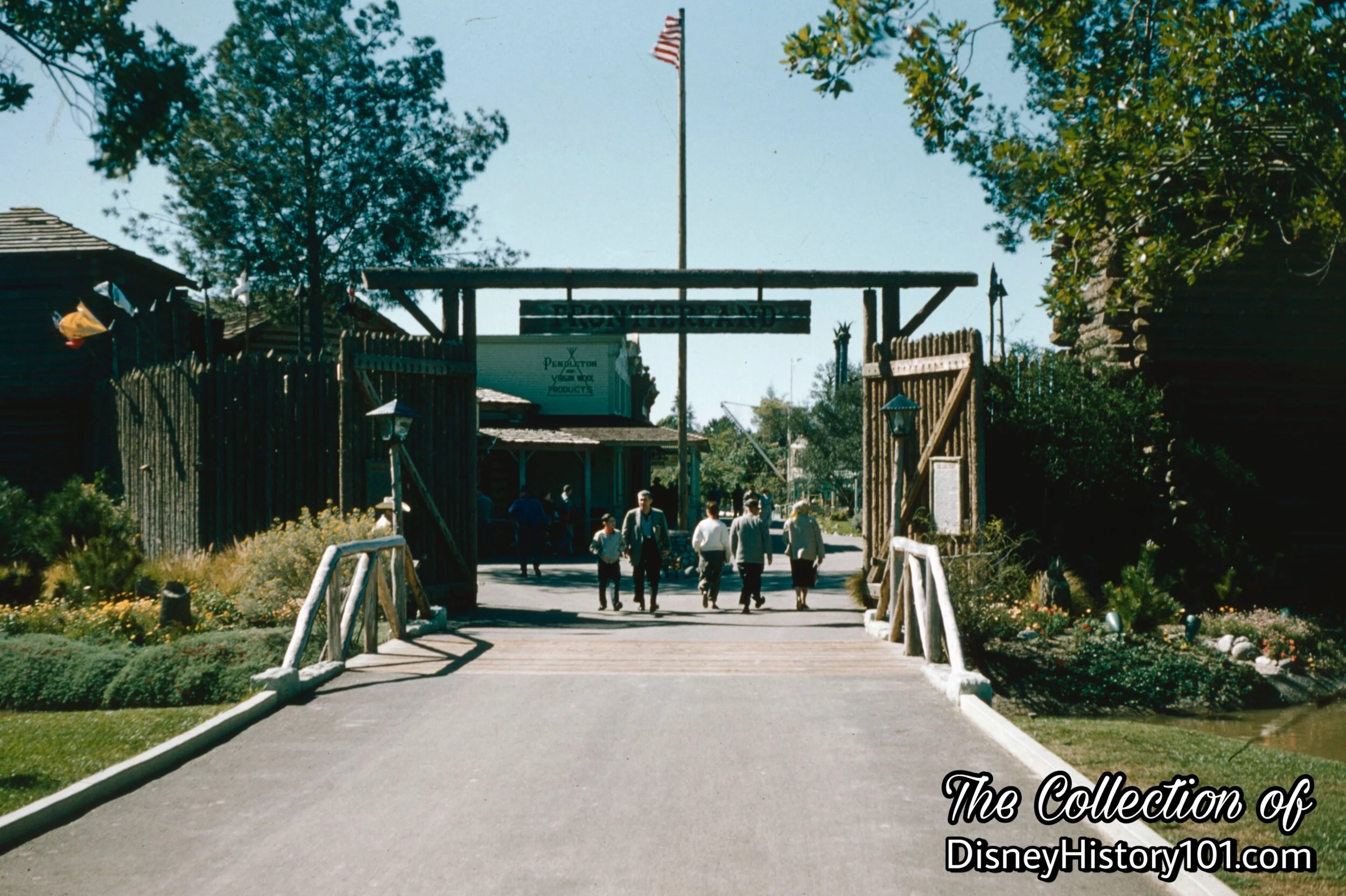 Frontierland Stockade 