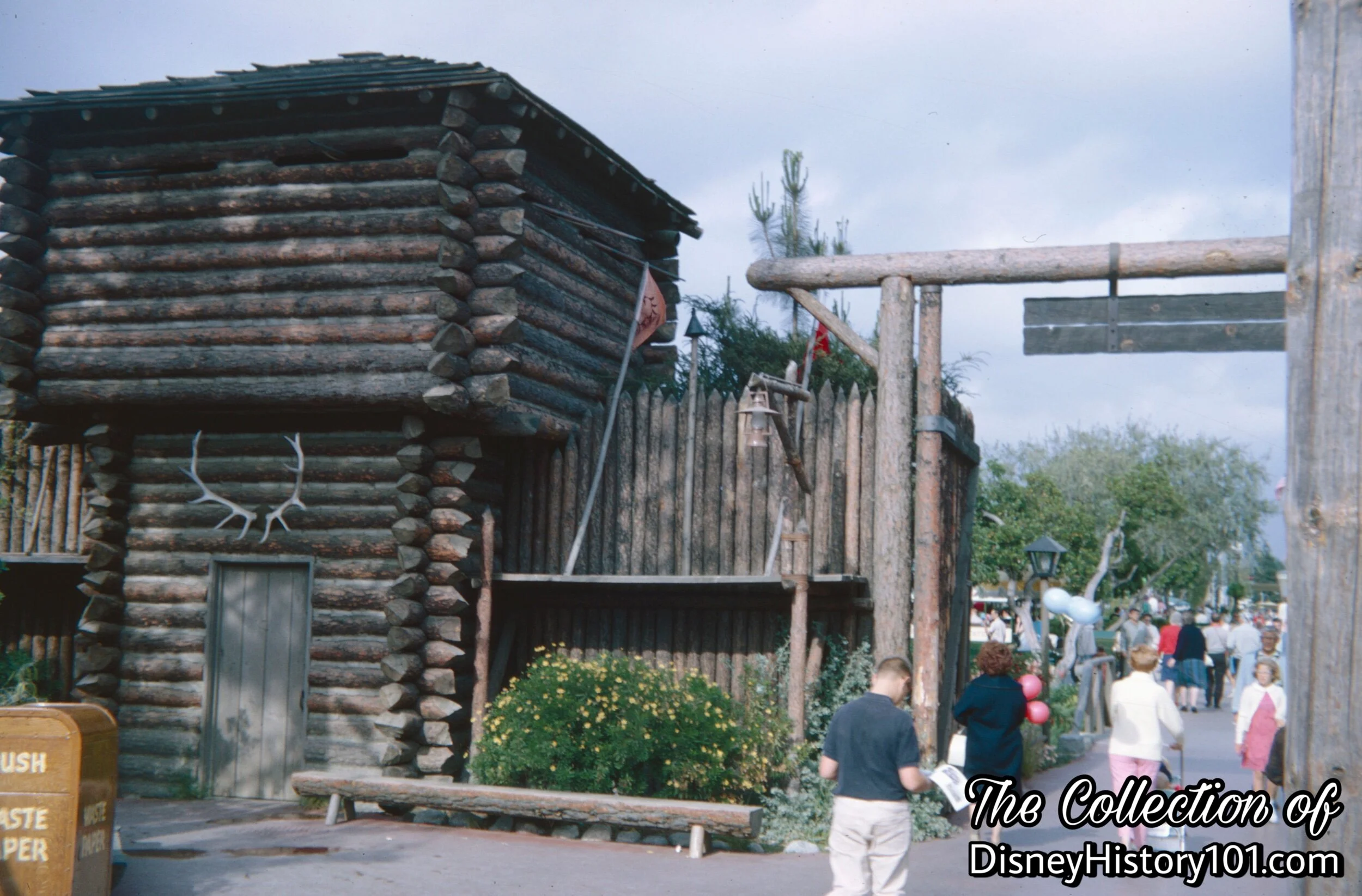 Frontierland Stockade 
