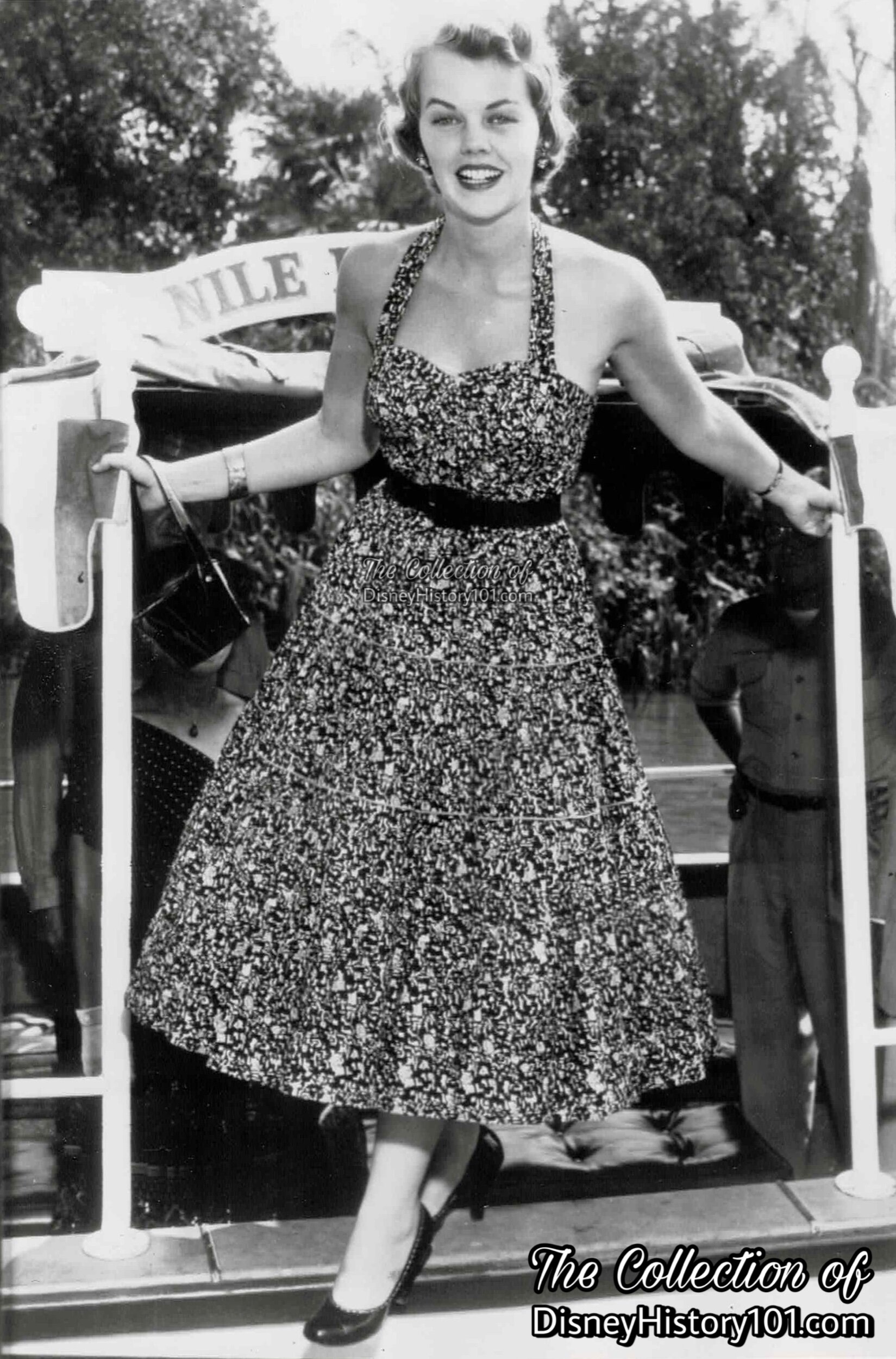 Miss U.S.A. (Carlene King Johnson of Vermont) steps out of a "tropical river boat," August 2nd, 1955 ; Photo Credit : International News Photo SoundPhoto