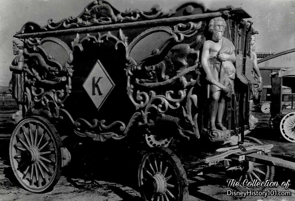 Above:  The “Whiskers Wagon” was also known as the "Red Tableaux Cage", with a cage on one side, and tableaux on the other.