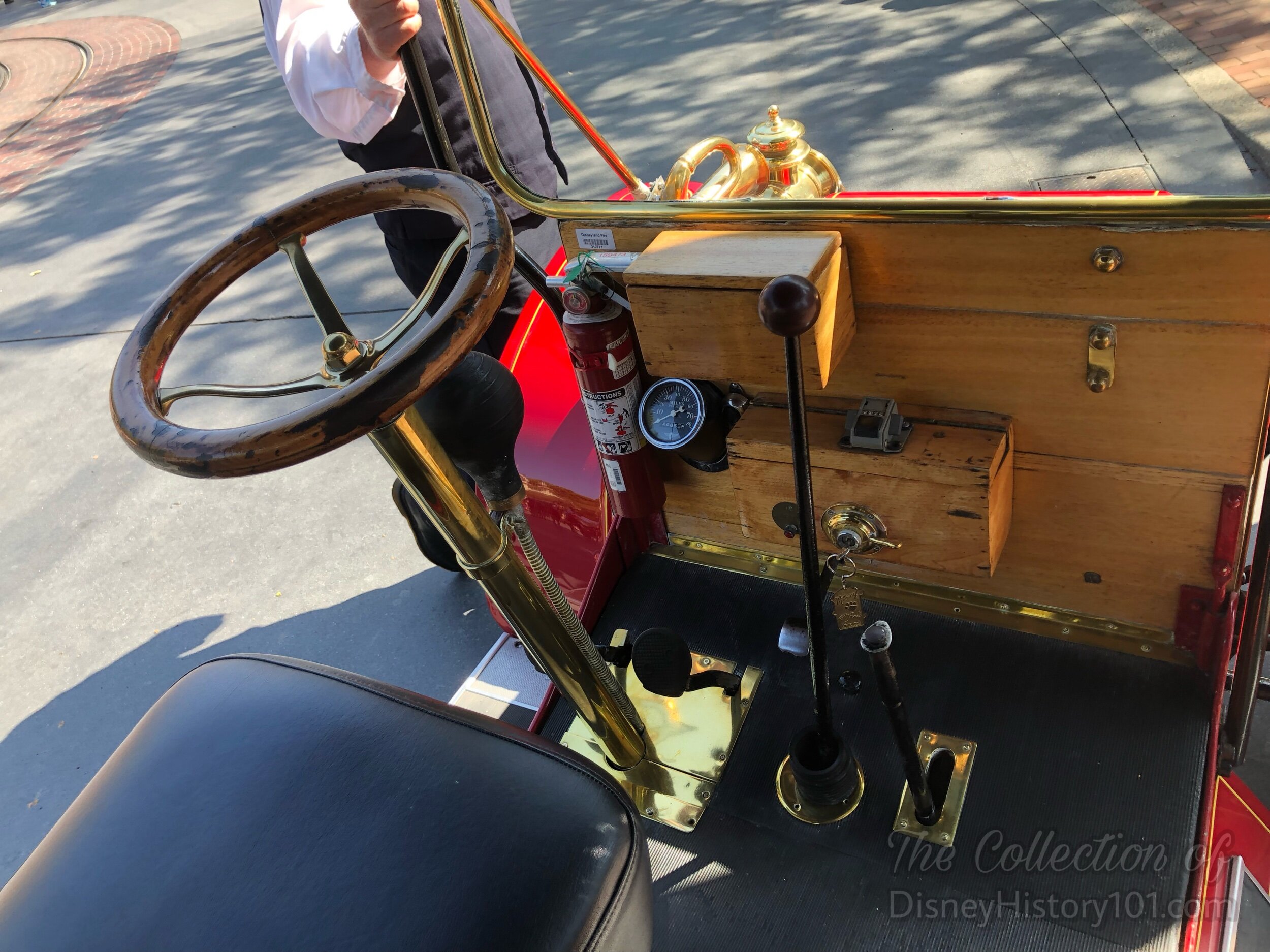  Hosts and Hostesses re-create Main Street, U.S.A. and their show is played up to Walt Disney standards. Hosts show an enthusiastic personality - an appearance, smile, and both outgoing and enthusiastic personality. They wear proper attire, a prescri