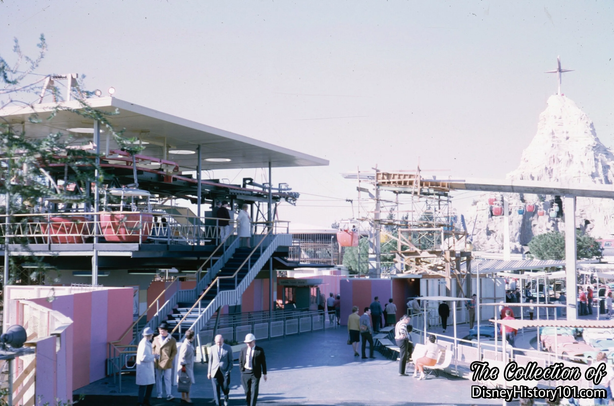 Note the PeopleMover construction near the Skyway Guest Control queue area.