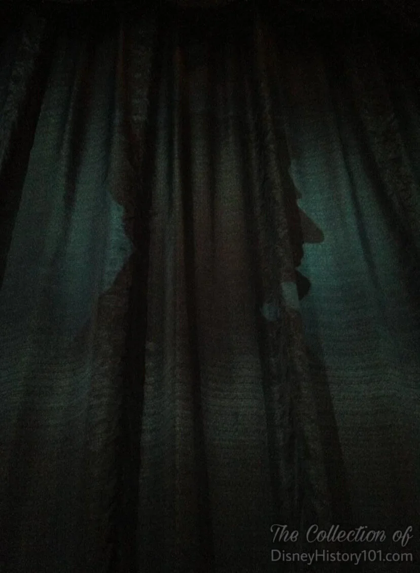 Abraham Lincoln Pre-Show Silhouette, before the curtain rises to the fanfare, the narrator welcomes guests to Great Moments with Mr. Lincoln!