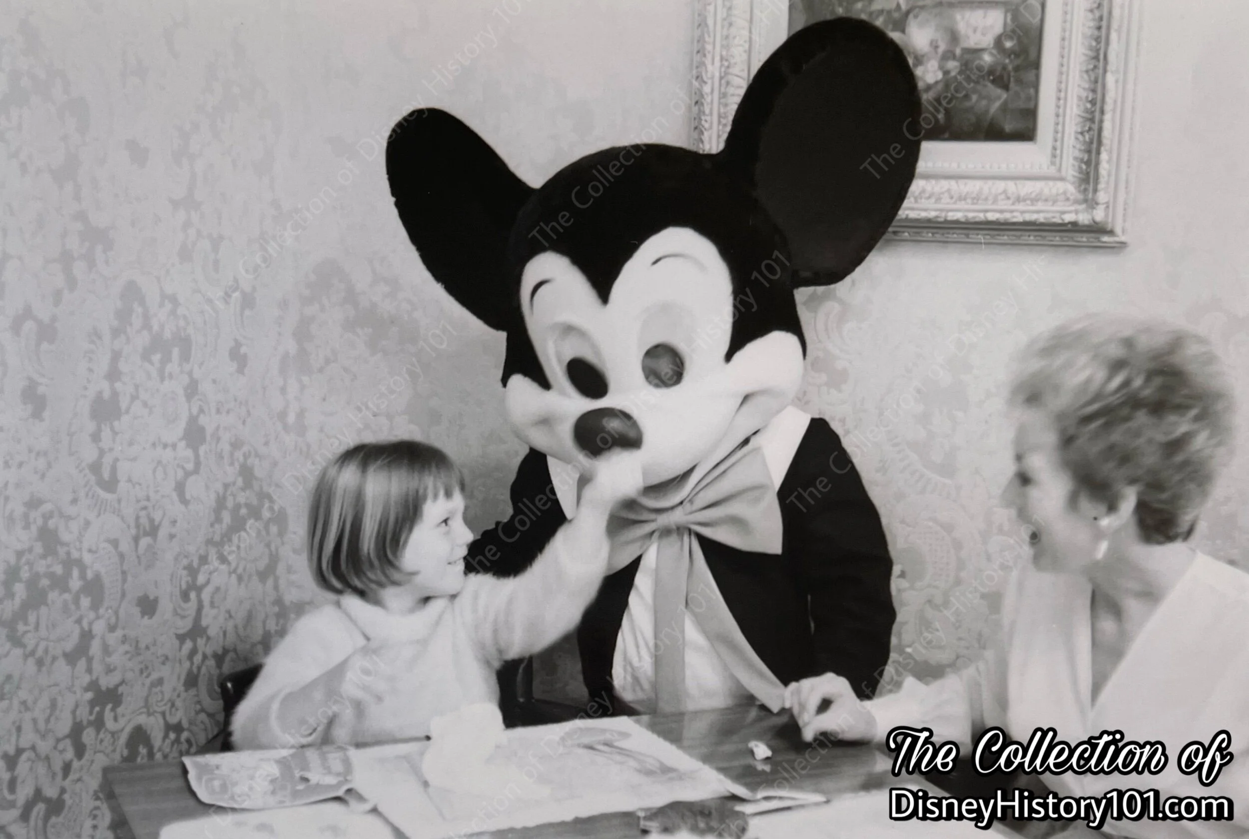 Jamie Lee Curtis and Janet Leigh enjoy a Character Breakfast at the Plaza Inn, The Collection of Disney History 101.