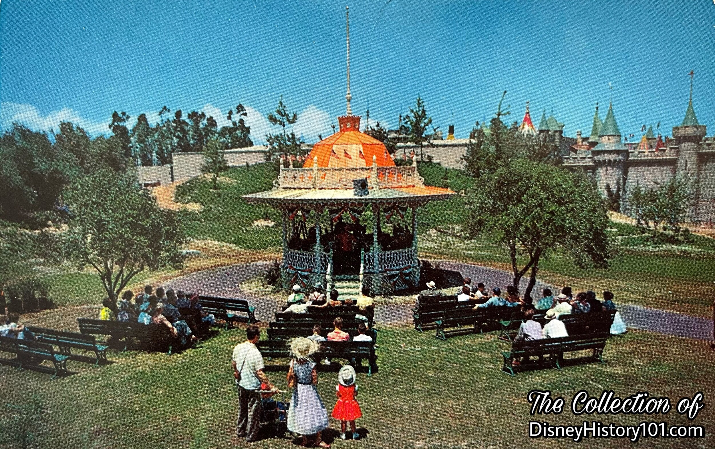DISNEYLAND Band Stand Souvenir Postcard