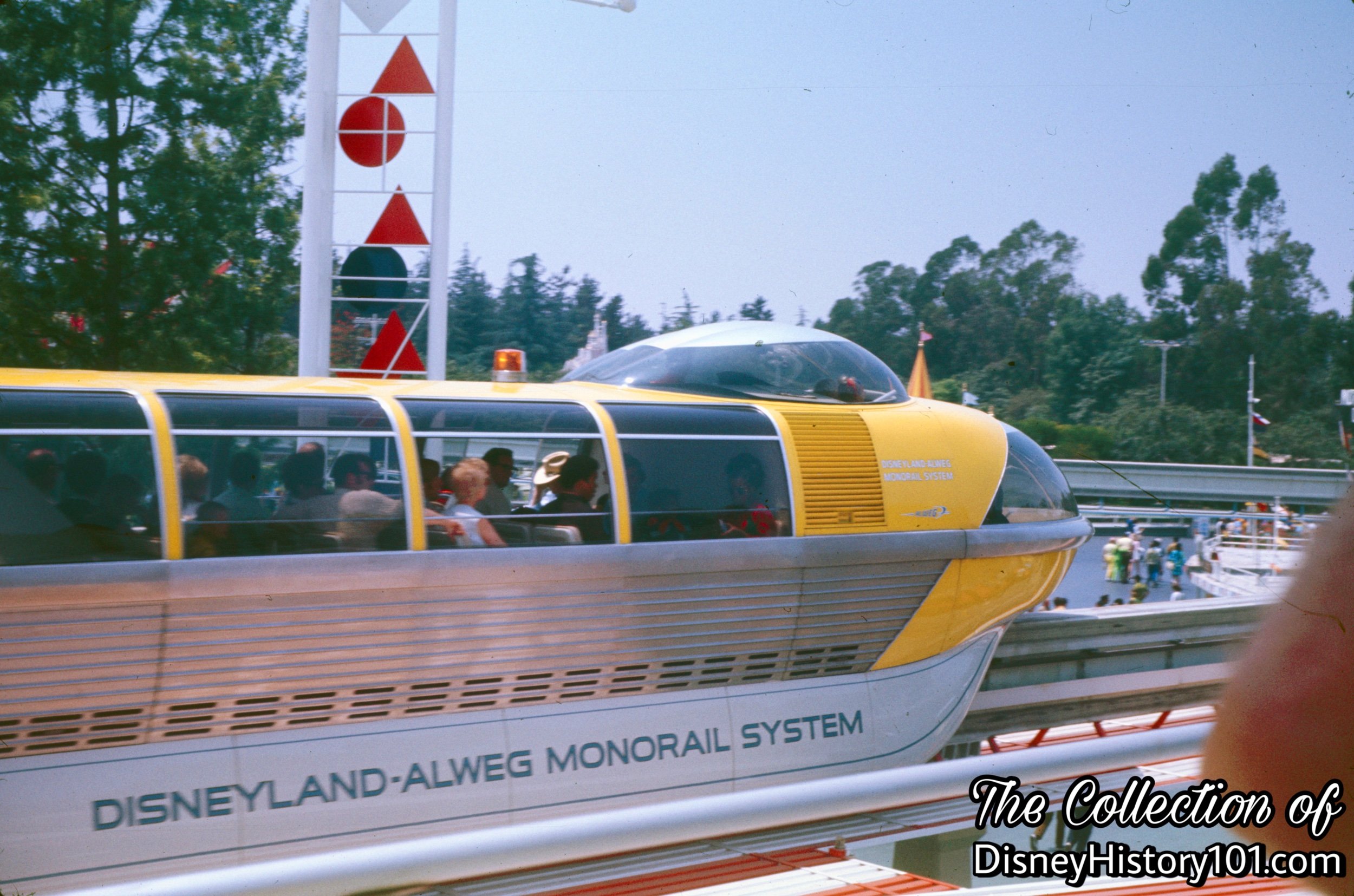 REENTERING THE PARK AND TOMORROWLAND SEGMENT - Monorail Mark III Yellow