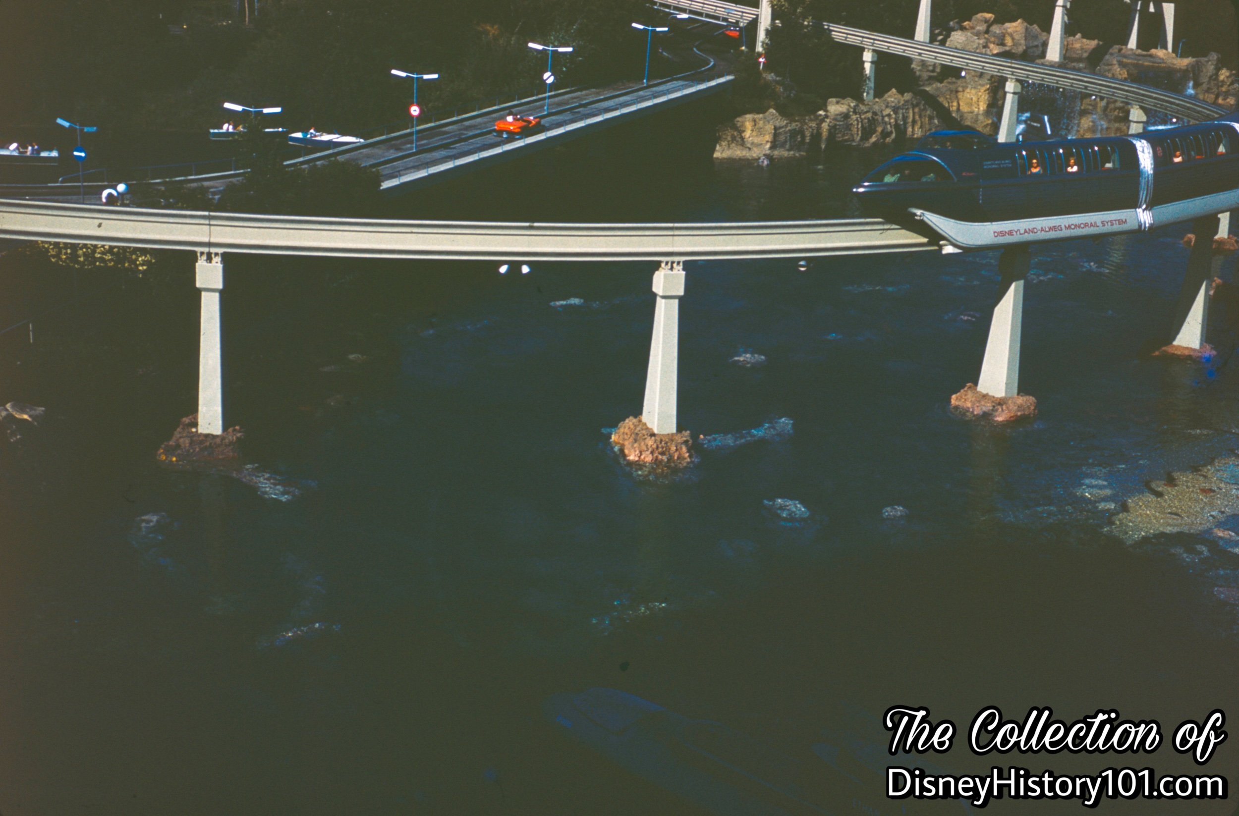 REENTERING THE PARK AND TOMORROWLAND SEGMENT - Monorail Mark III Blue