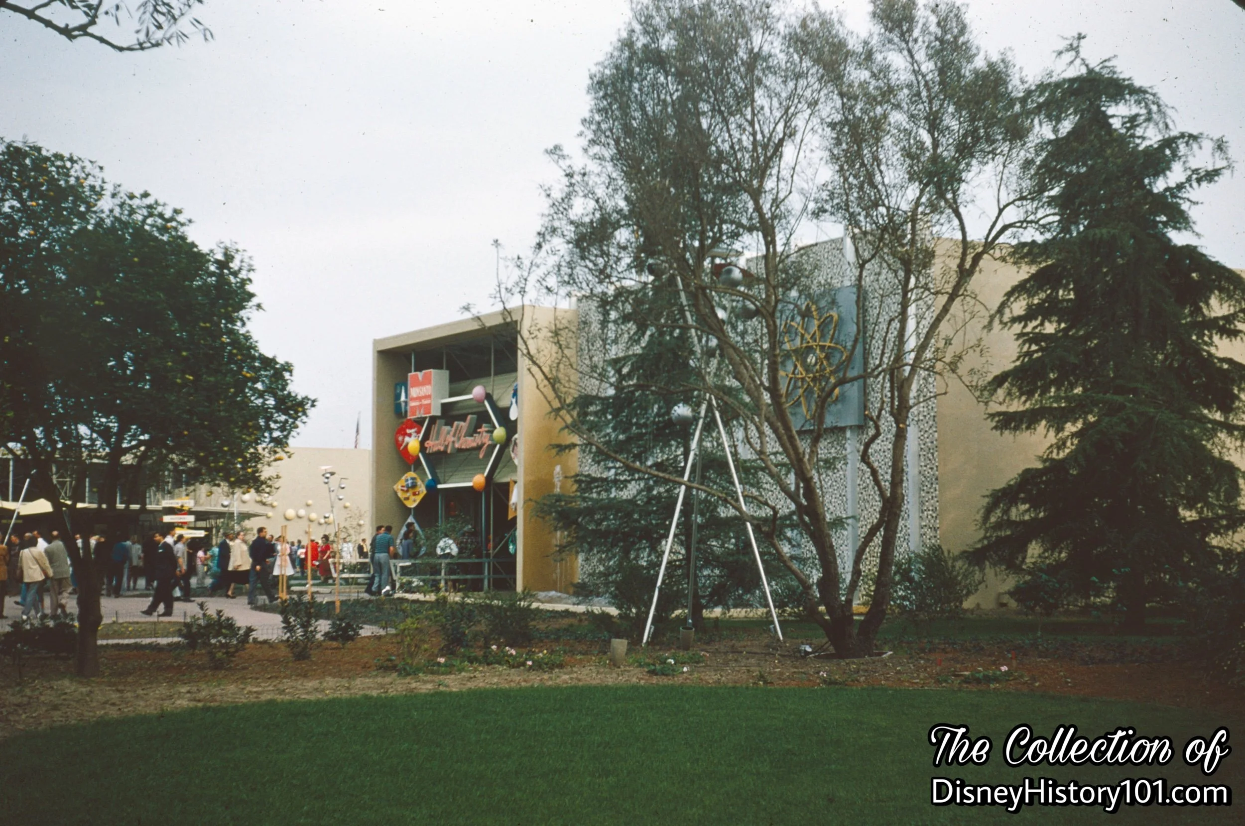 Monsanto Hall of Chemistry is all decked out for the winter holiday season, December of 1956.