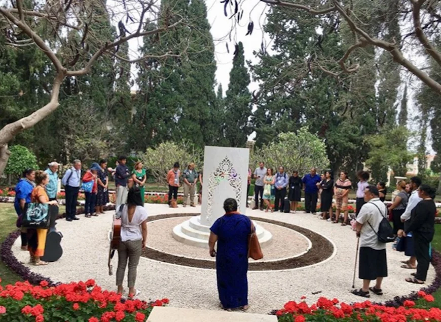 The pilgrims said prayers at the monument marking Amatu’l-Bahá Rúhíyyih Khánum ’s resting place.